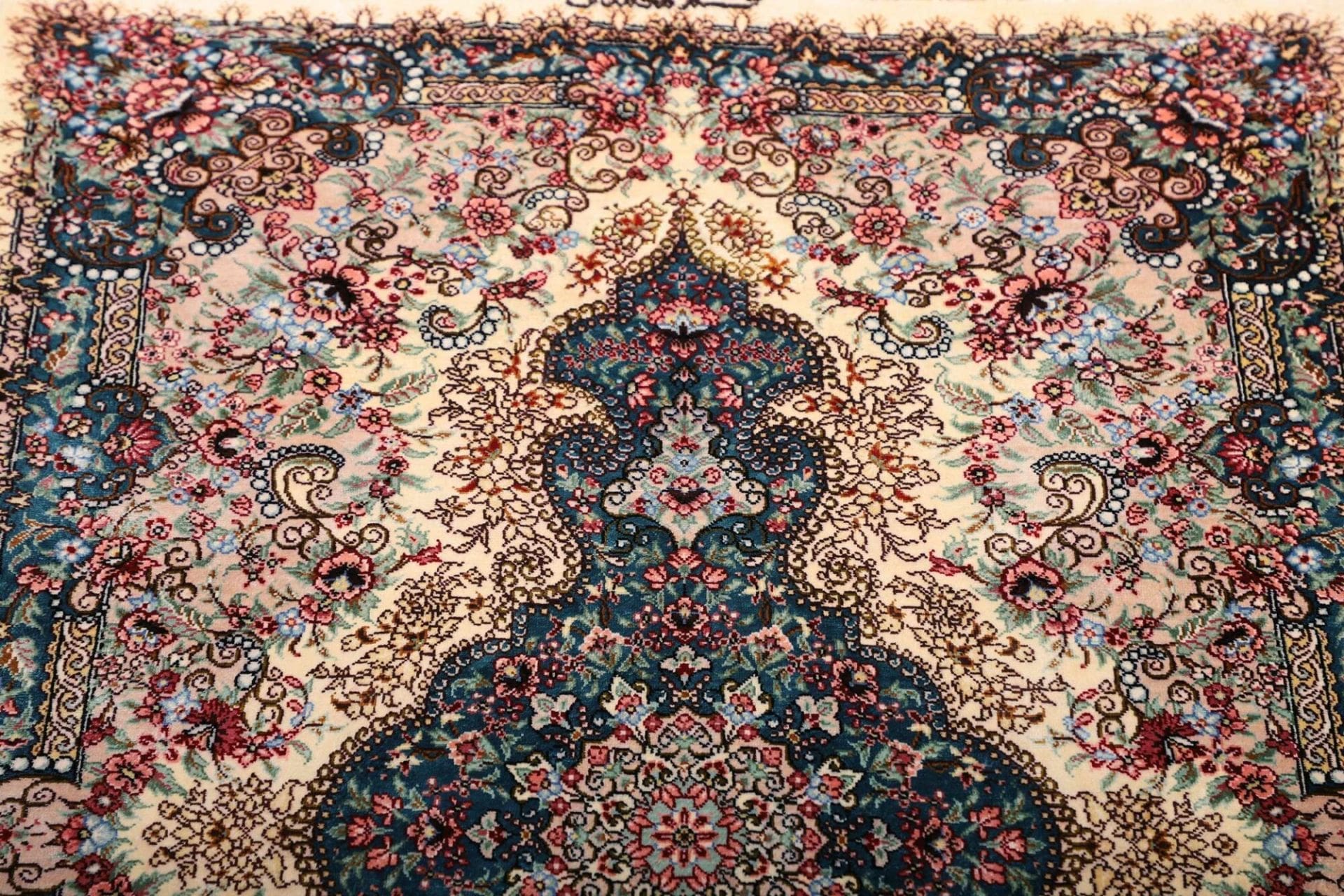 Ghom Perserteppich 62 × 90 cm aus Seide, handgeknüpft