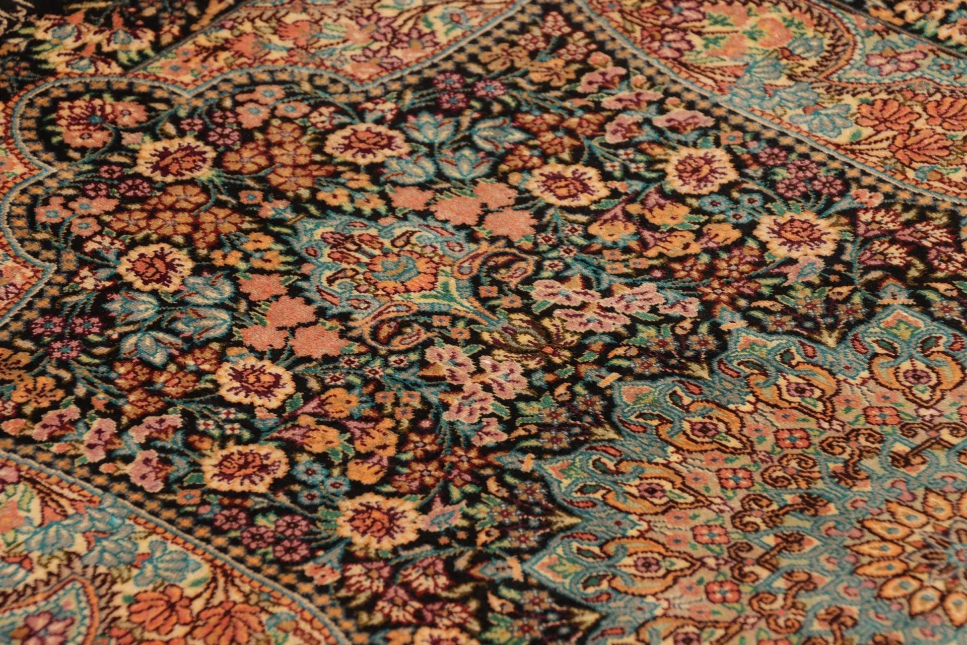 Ghom Perserteppich 61 × 90 cm aus Seide, handgeknüpft
