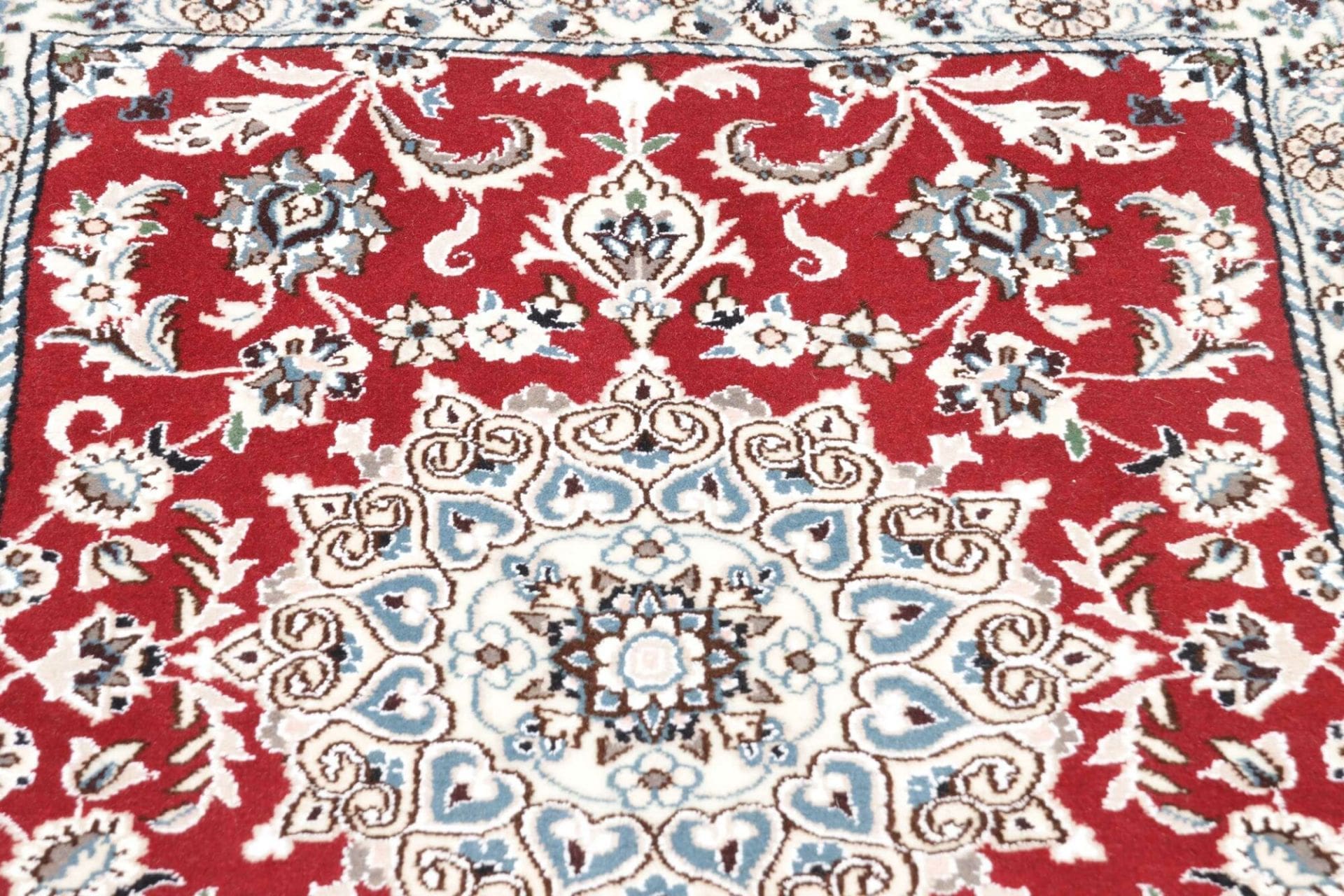 Nain Perserteppich aus Iran, 80 × 194 cm