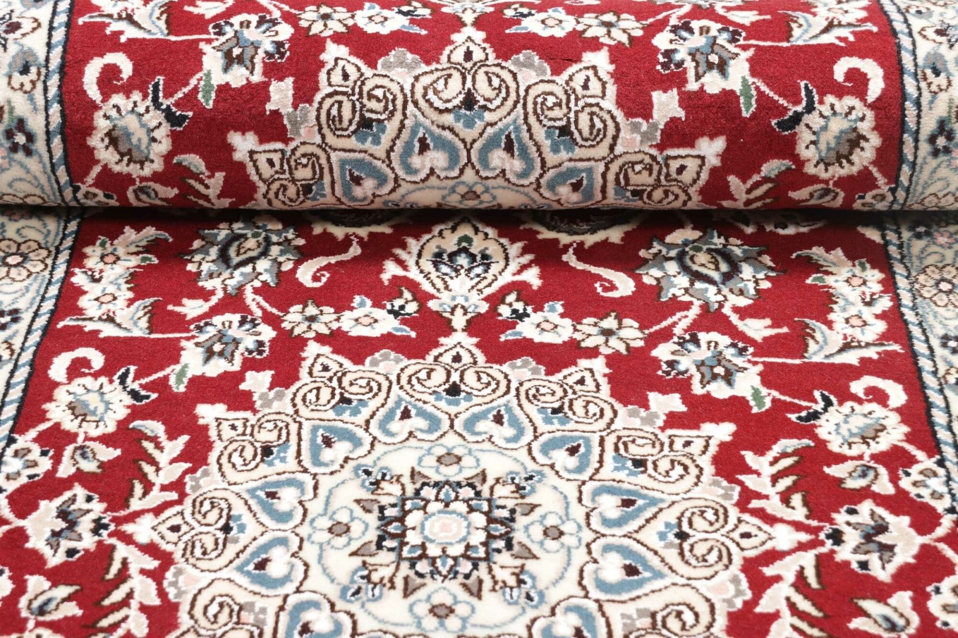 Nain Perserteppich aus Iran, 80 × 194 cm