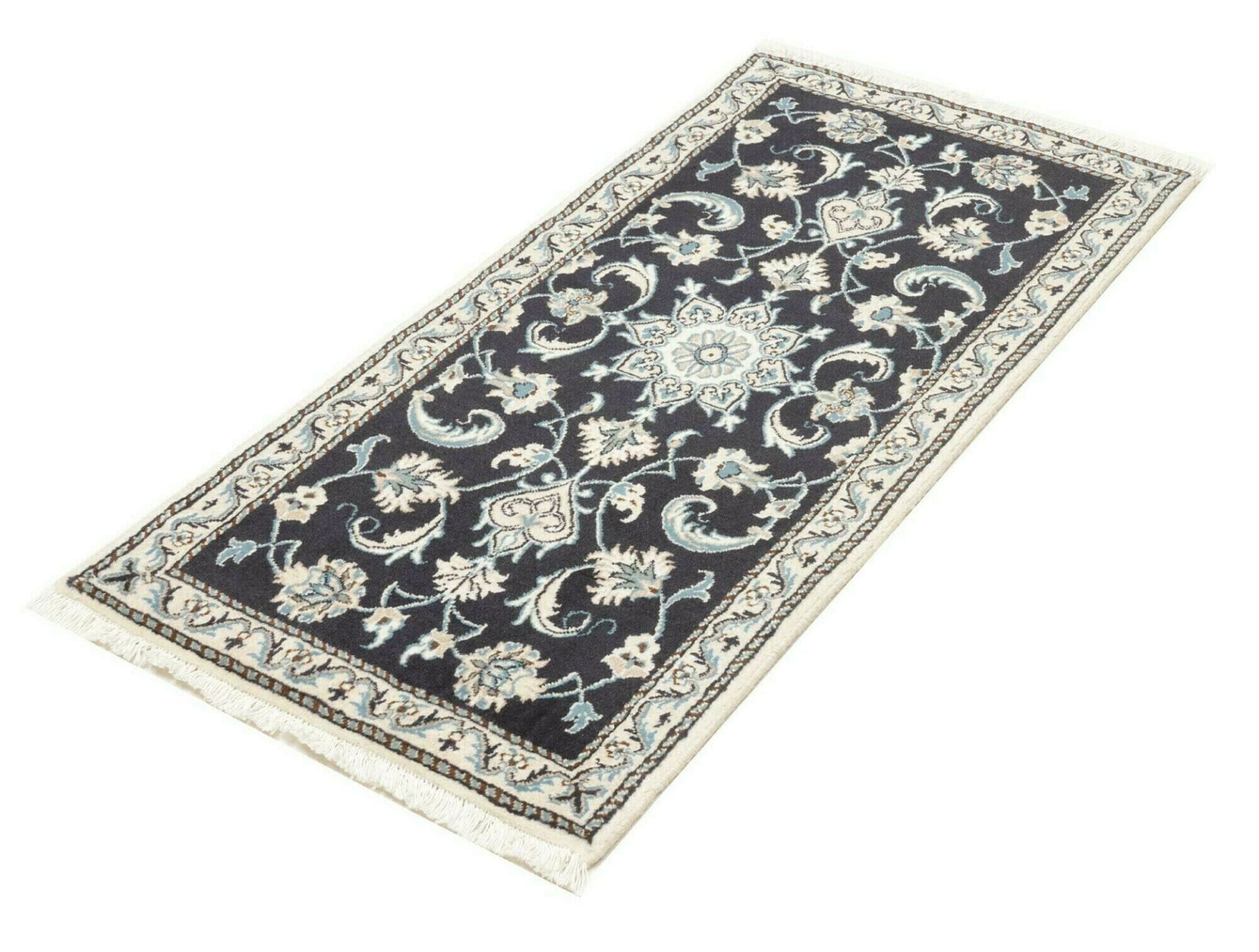Nain Perserteppich aus Iran, 68 × 138 cm