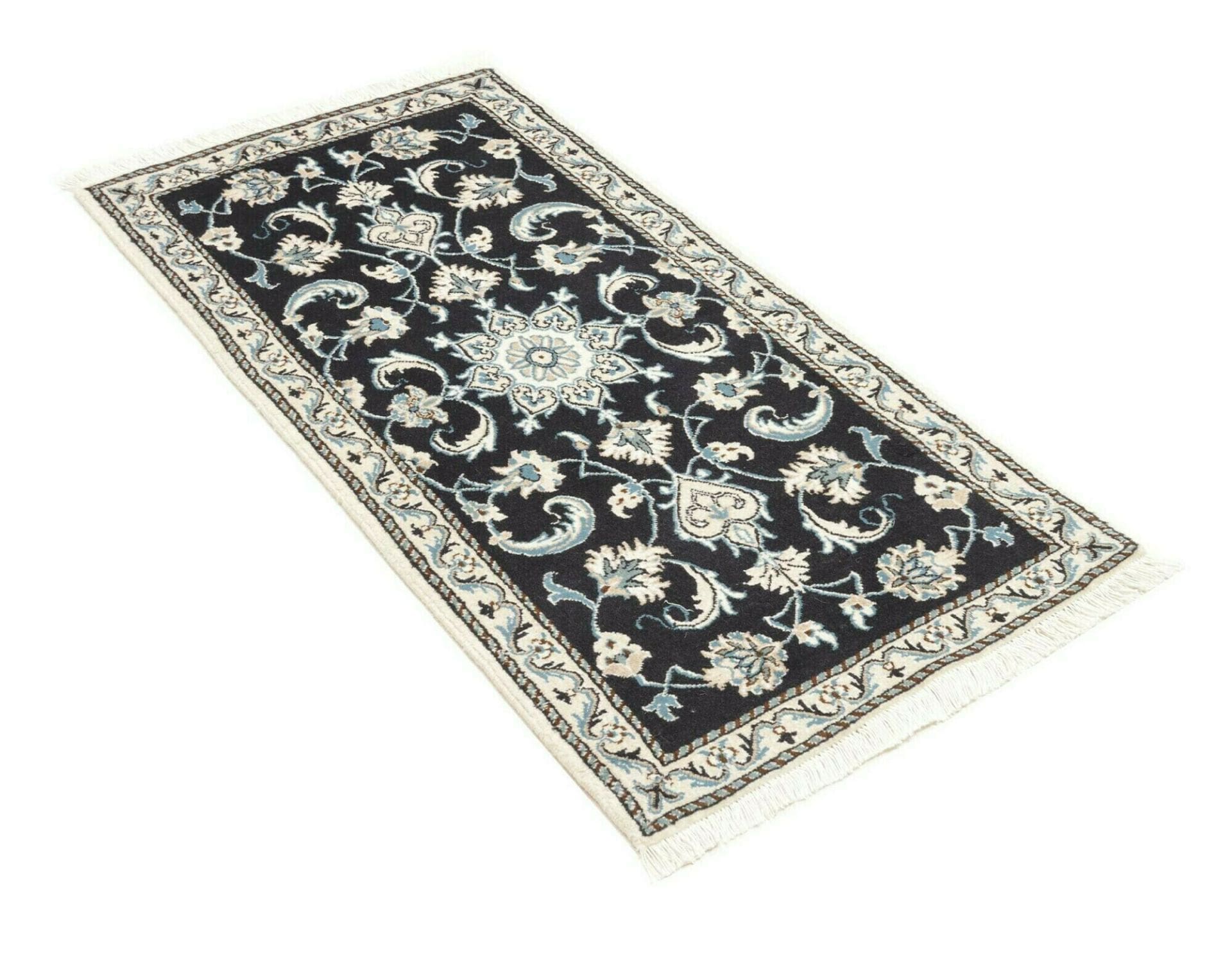 Nain Perserteppich aus Iran, 68 × 138 cm