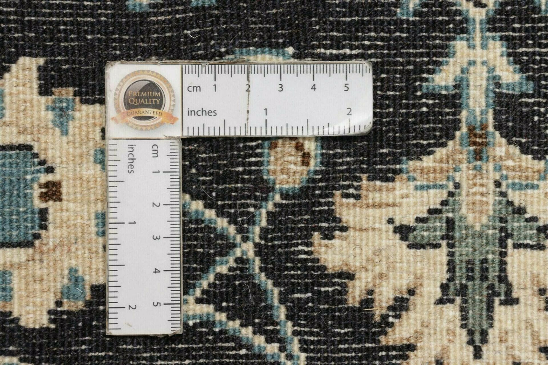 Nain Perserteppich aus Iran, 68 × 138 cm