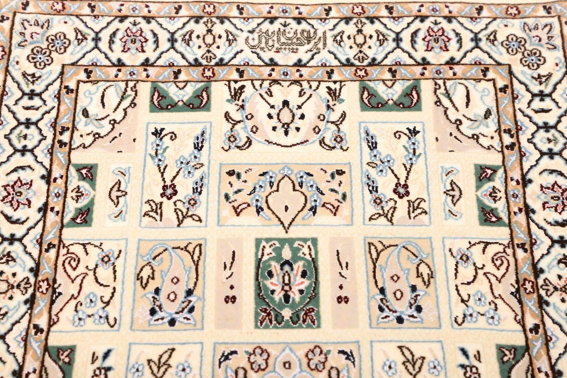 Nain Perserteppich aus Iran, 68 × 189 cm