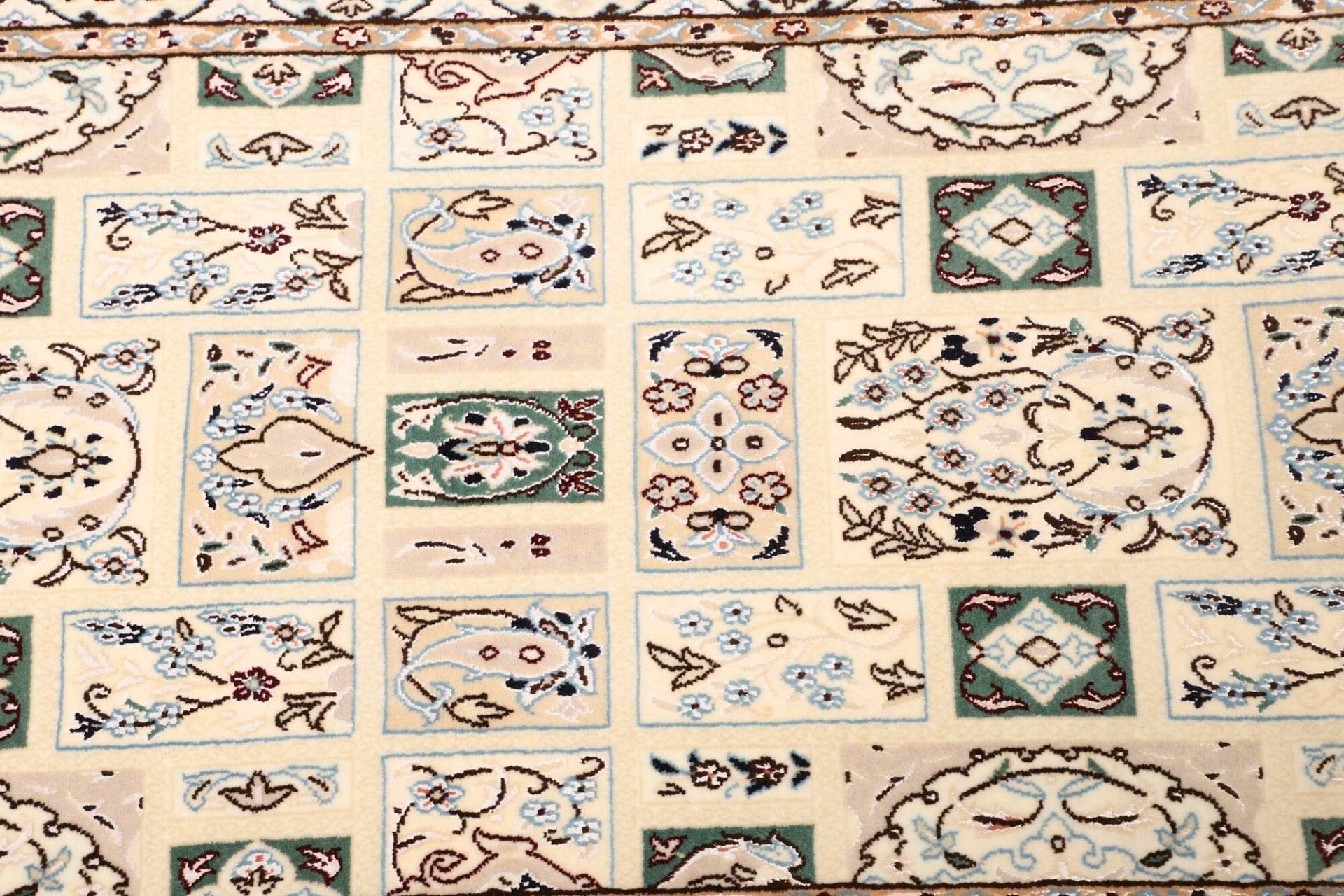 Nain Perserteppich aus Iran, 68 × 189 cm