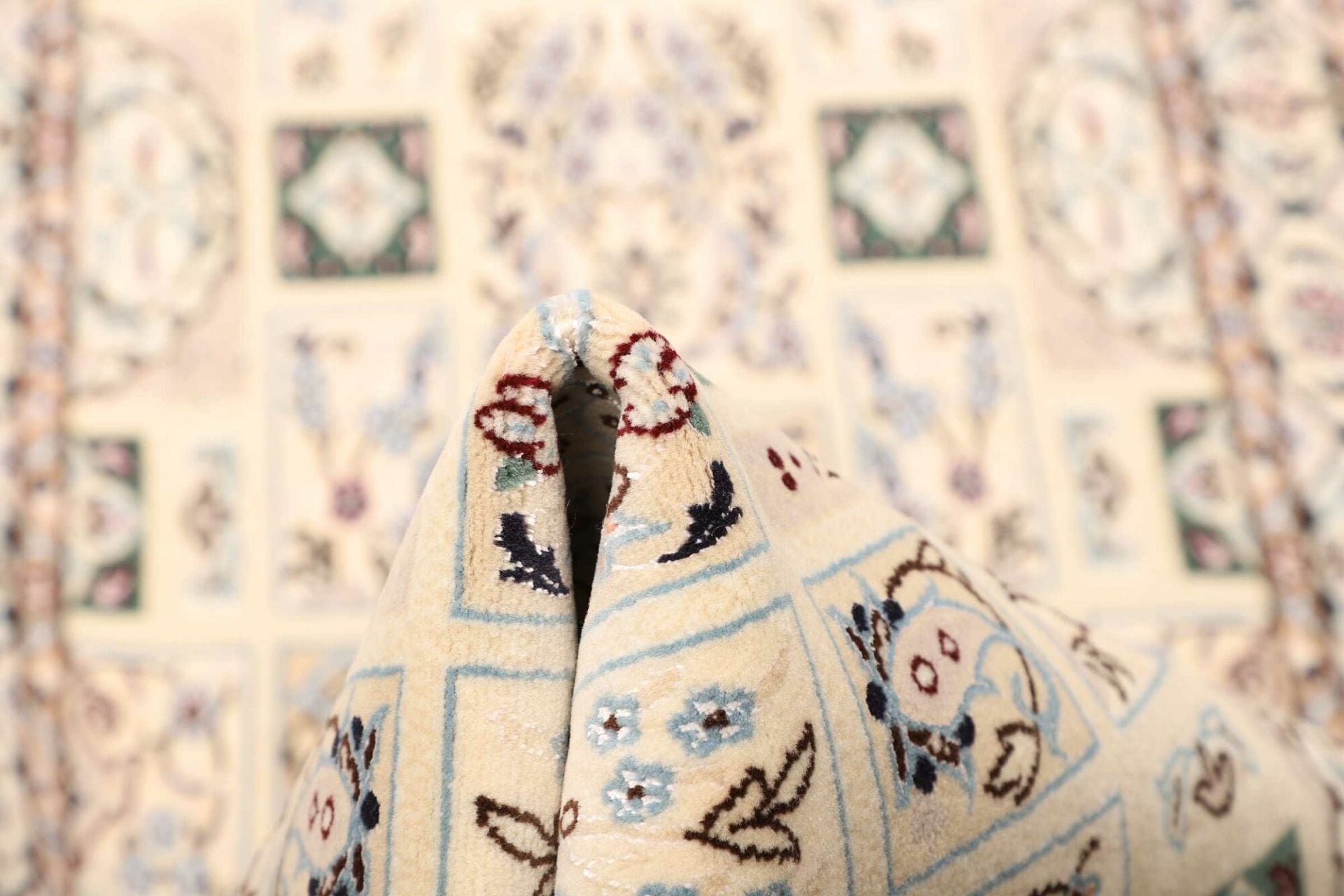 Nain Perserteppich aus Iran, 68 × 189 cm