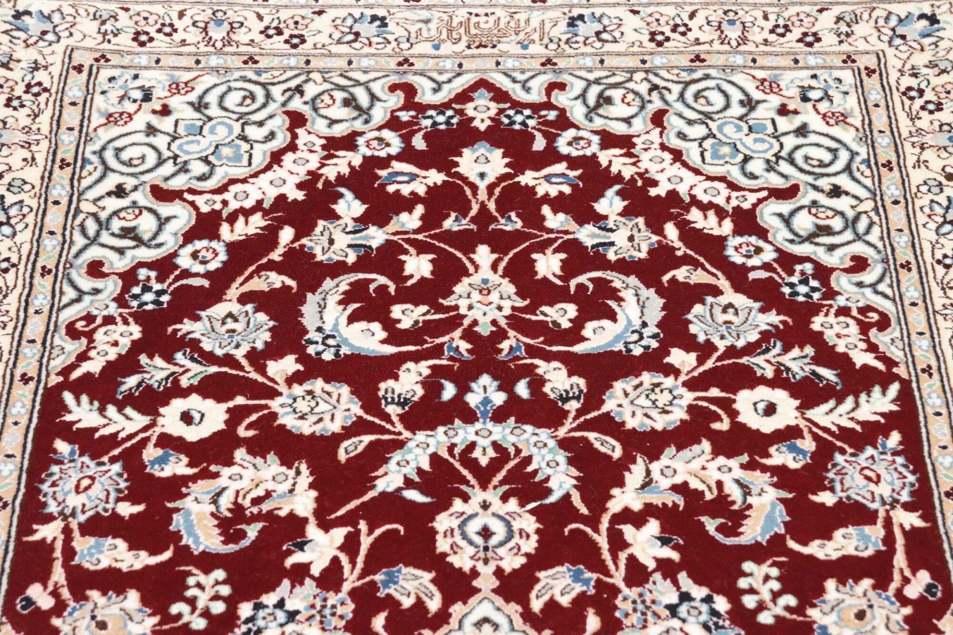 Nain Perserteppich aus Iran, 82 × 210 cm