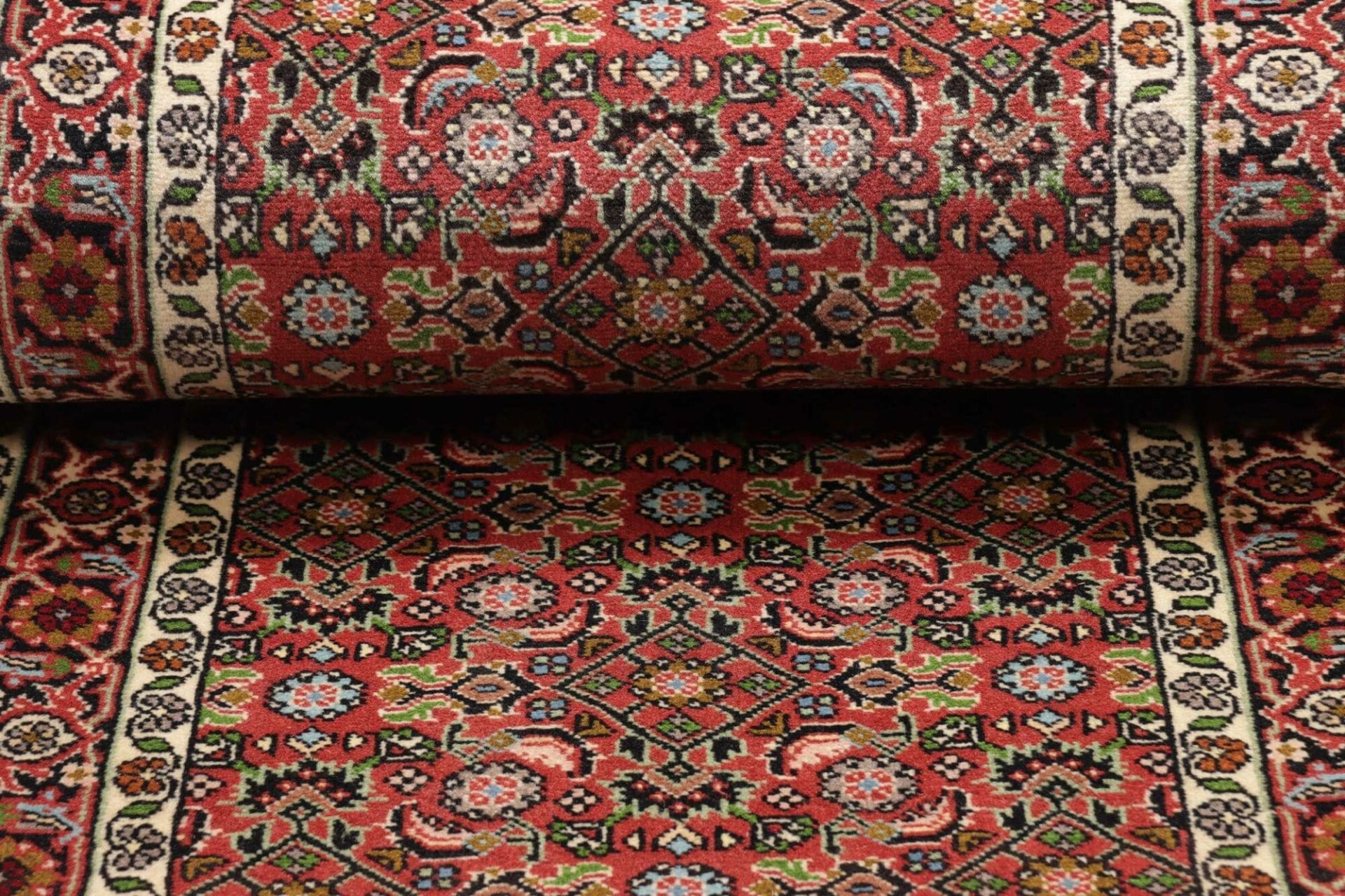 Perserteppich aus Iran, 67 × 245 cm