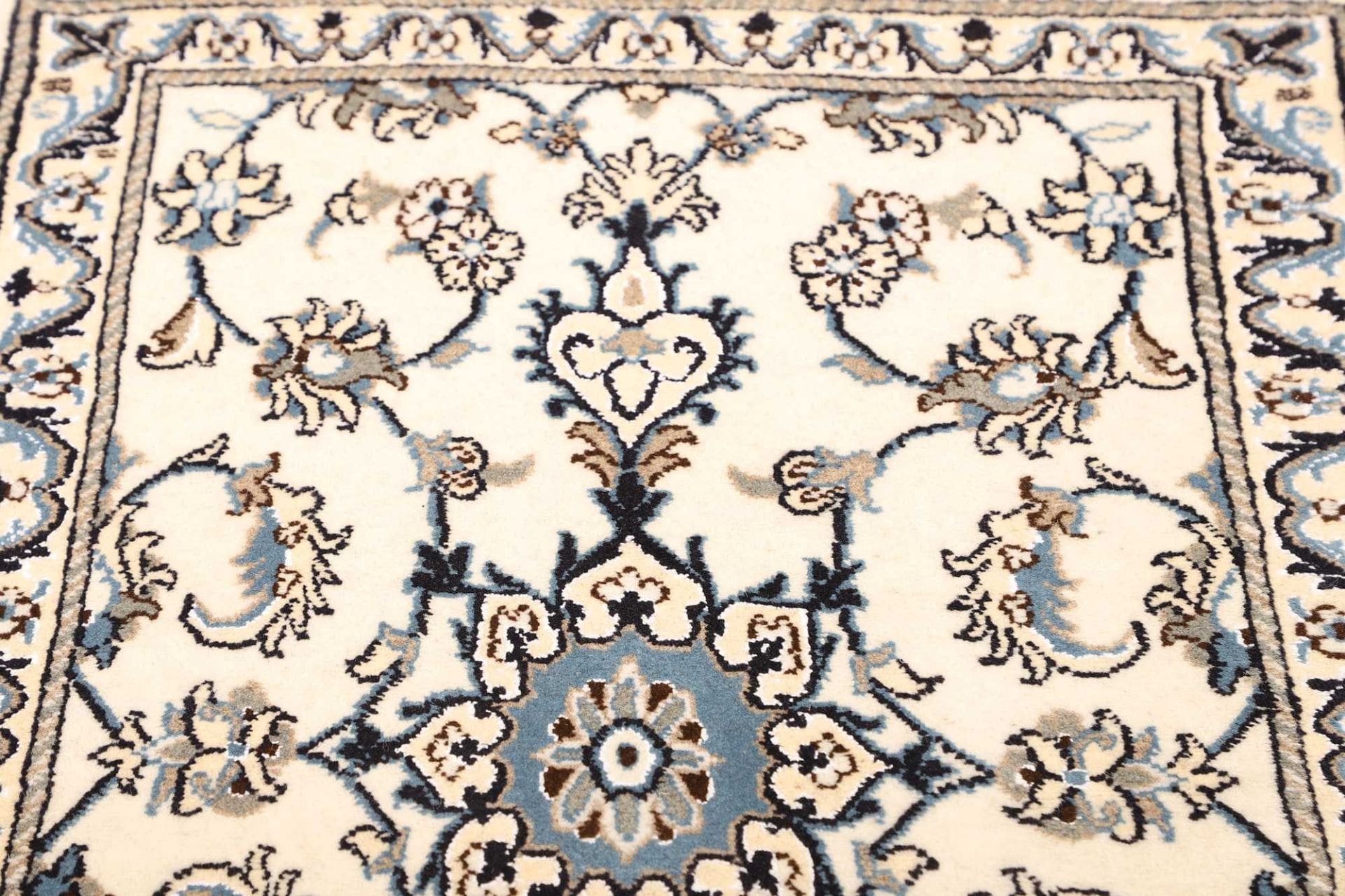Nain Perserteppich aus Iran, 81 × 210 cm
