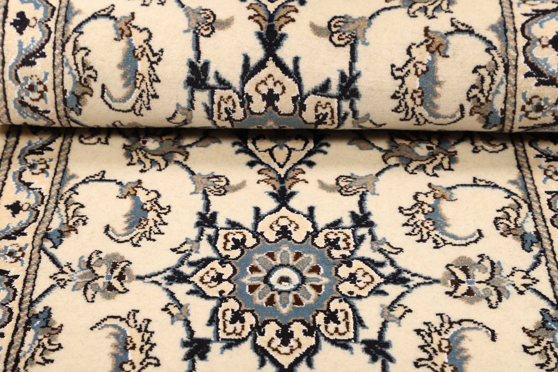 Nain Perserteppich aus Iran, 81 × 210 cm