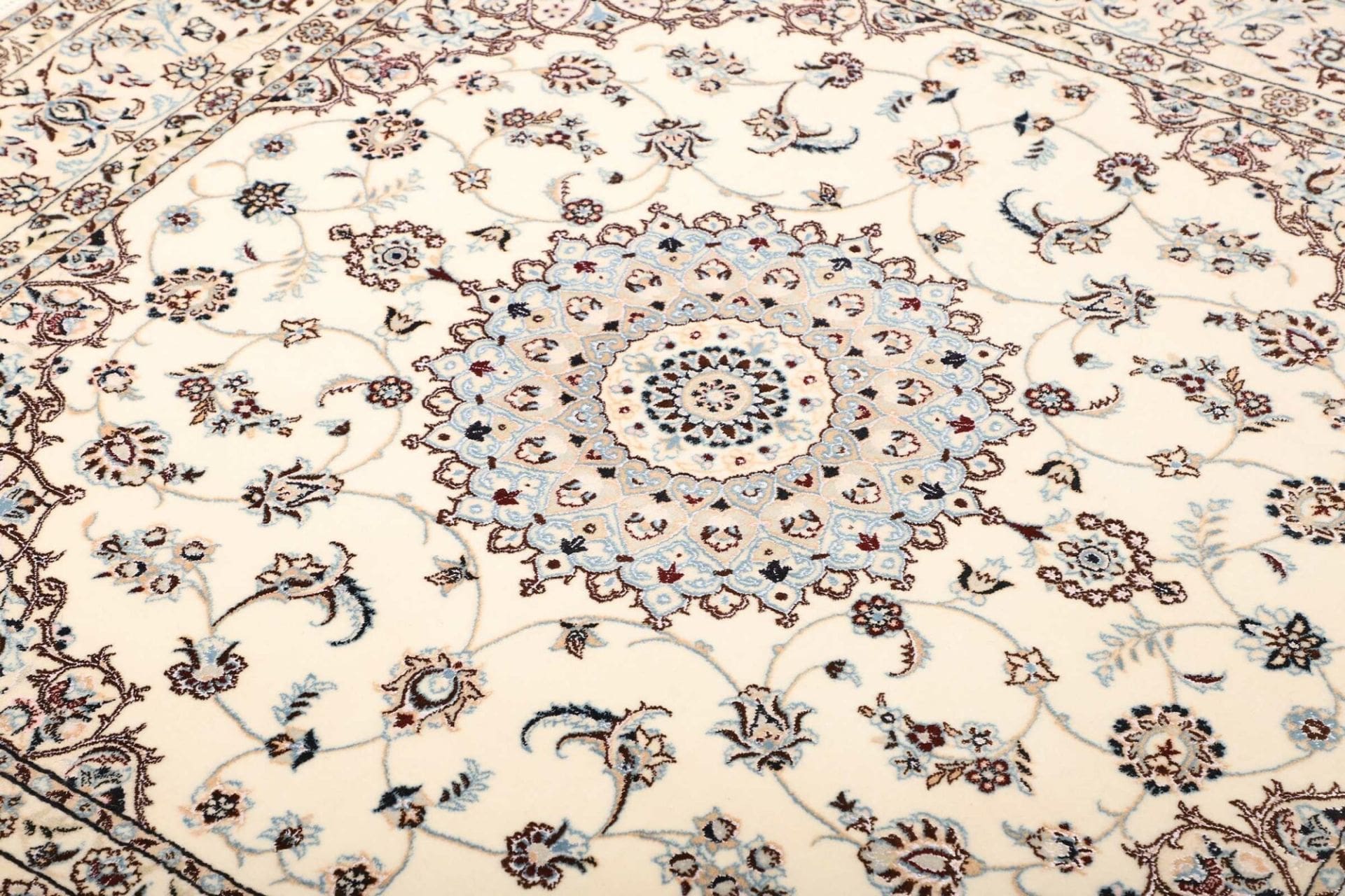 Nain Perserteppich 167 × 163 cm aus Wolle, handgeknüpft