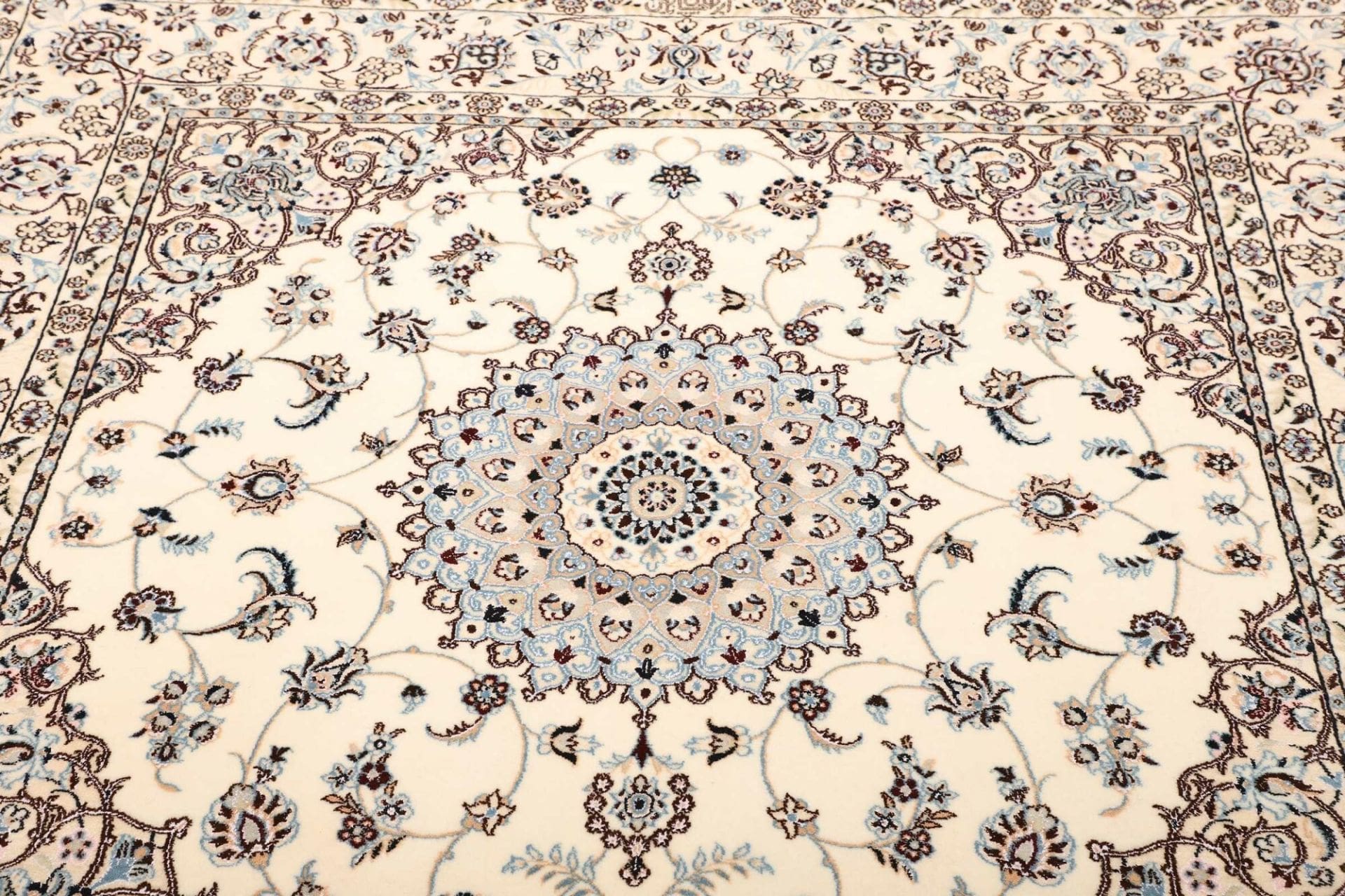 Nain Perserteppich 167 × 163 cm aus Wolle, handgeknüpft
