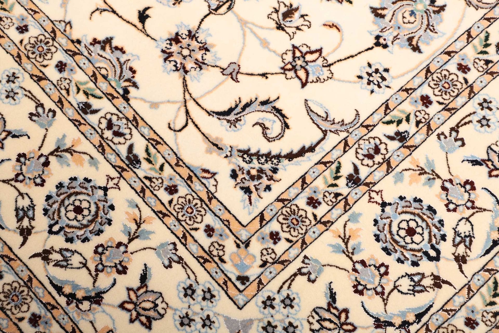 Nain Perserteppich aus Iran, 207 × 205 cm