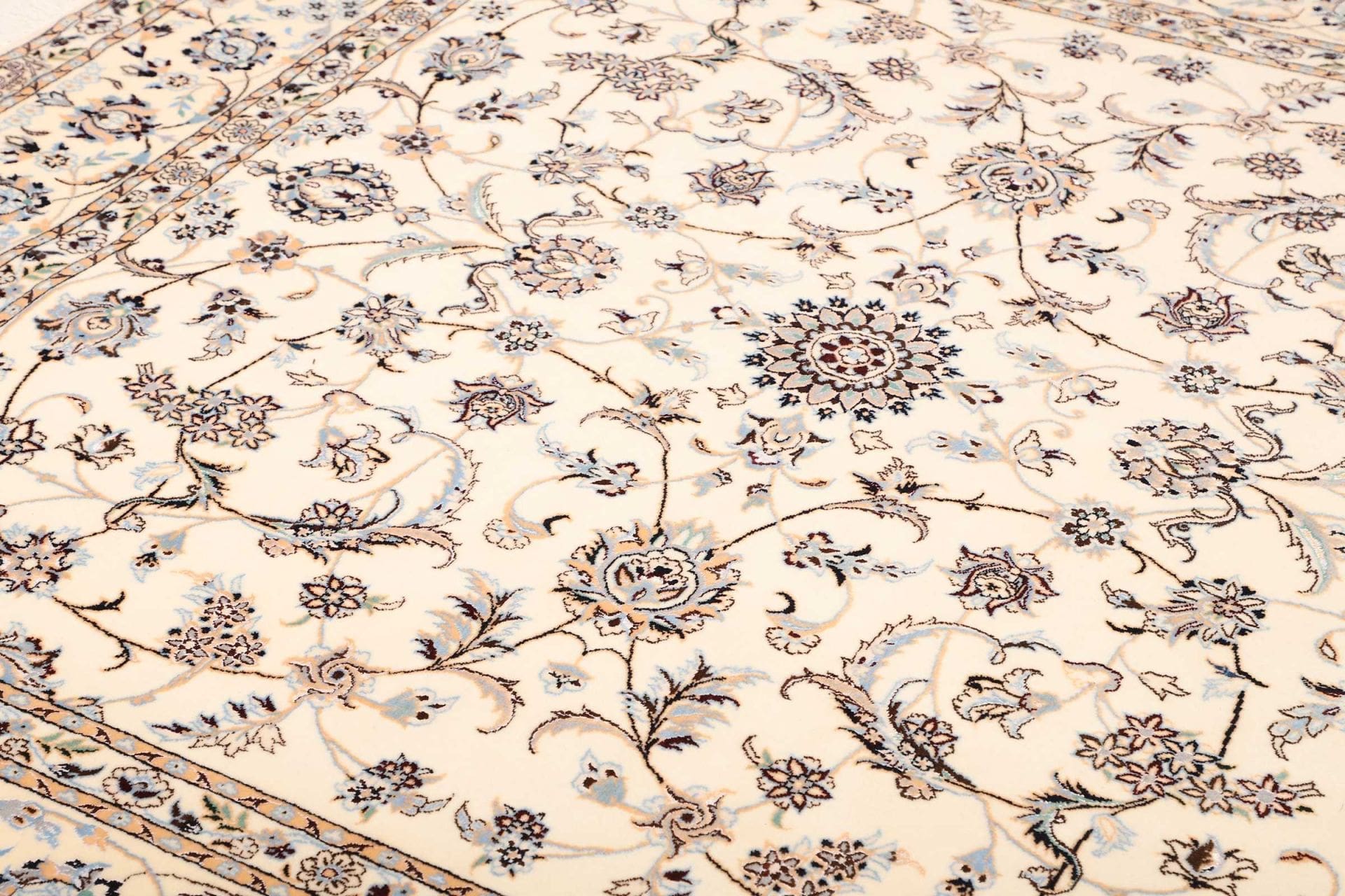 Nain Perserteppich aus Iran, 207 × 205 cm