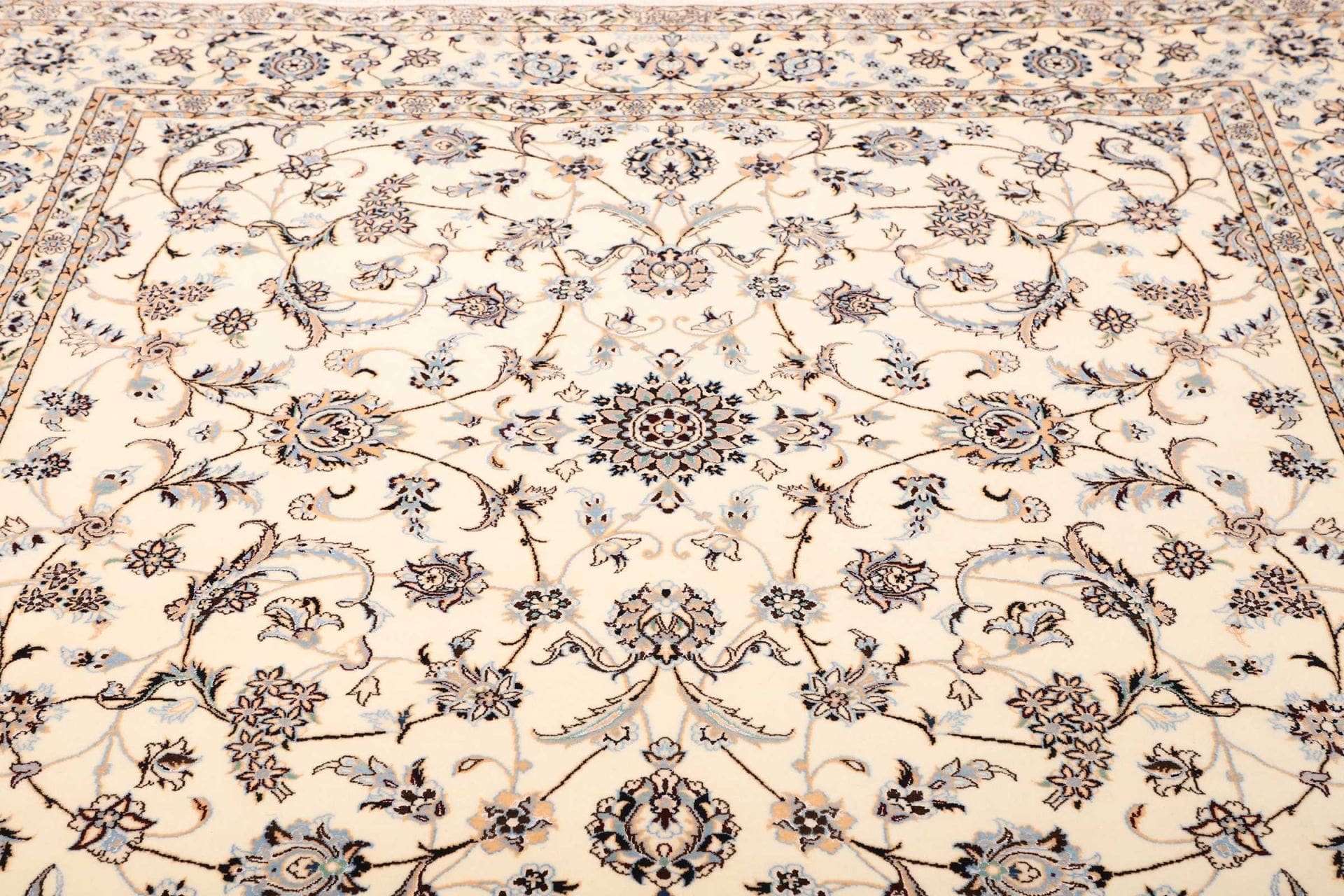 Nain Perserteppich aus Iran, 207 × 205 cm