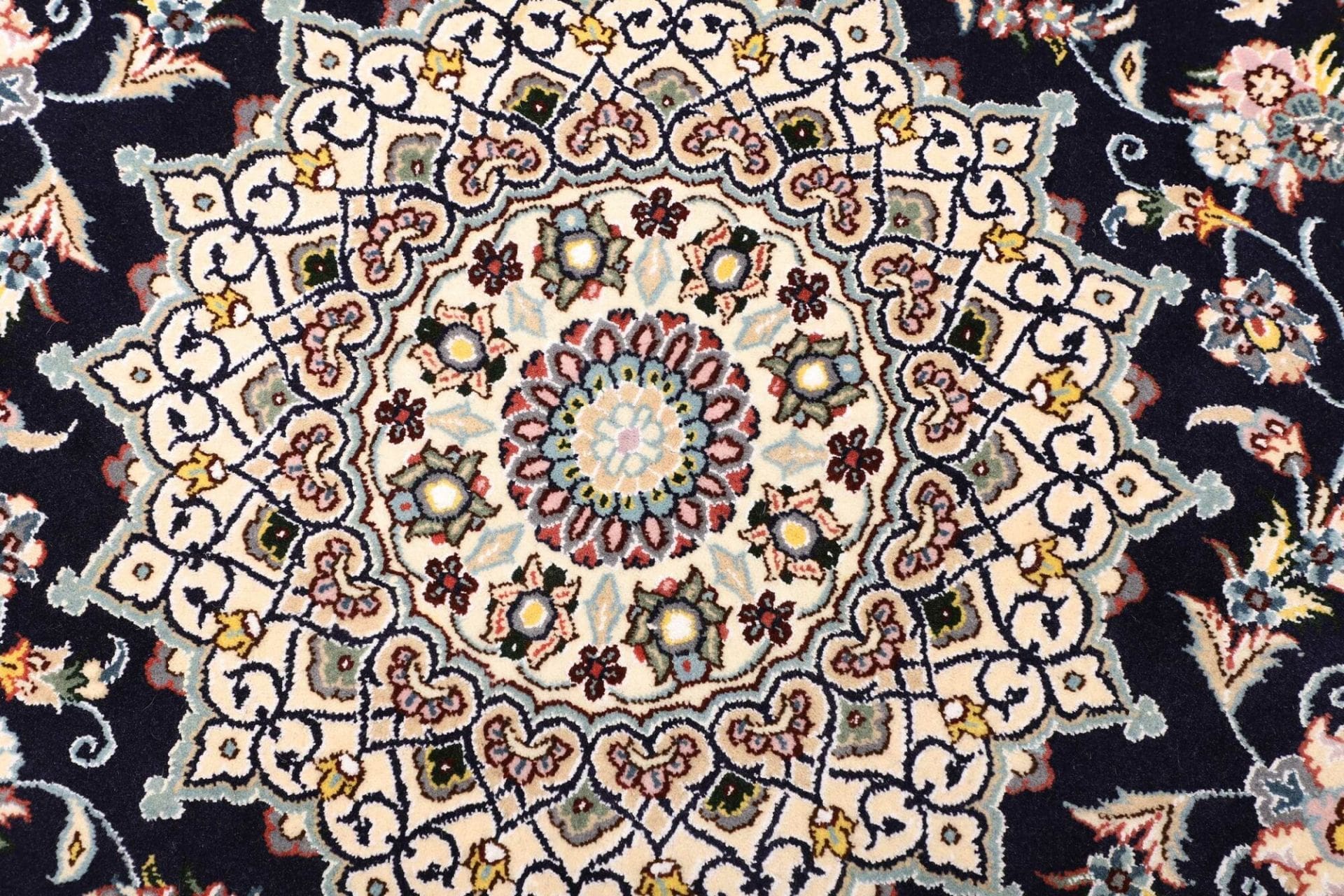 Nain Perserteppich 153 × 150 cm aus Wolle, handgeknüpft