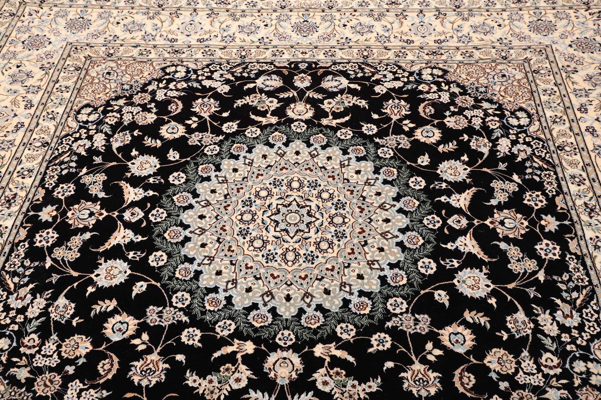 Handgeknüpfter Nain Perserteppich 215 × 205 cm