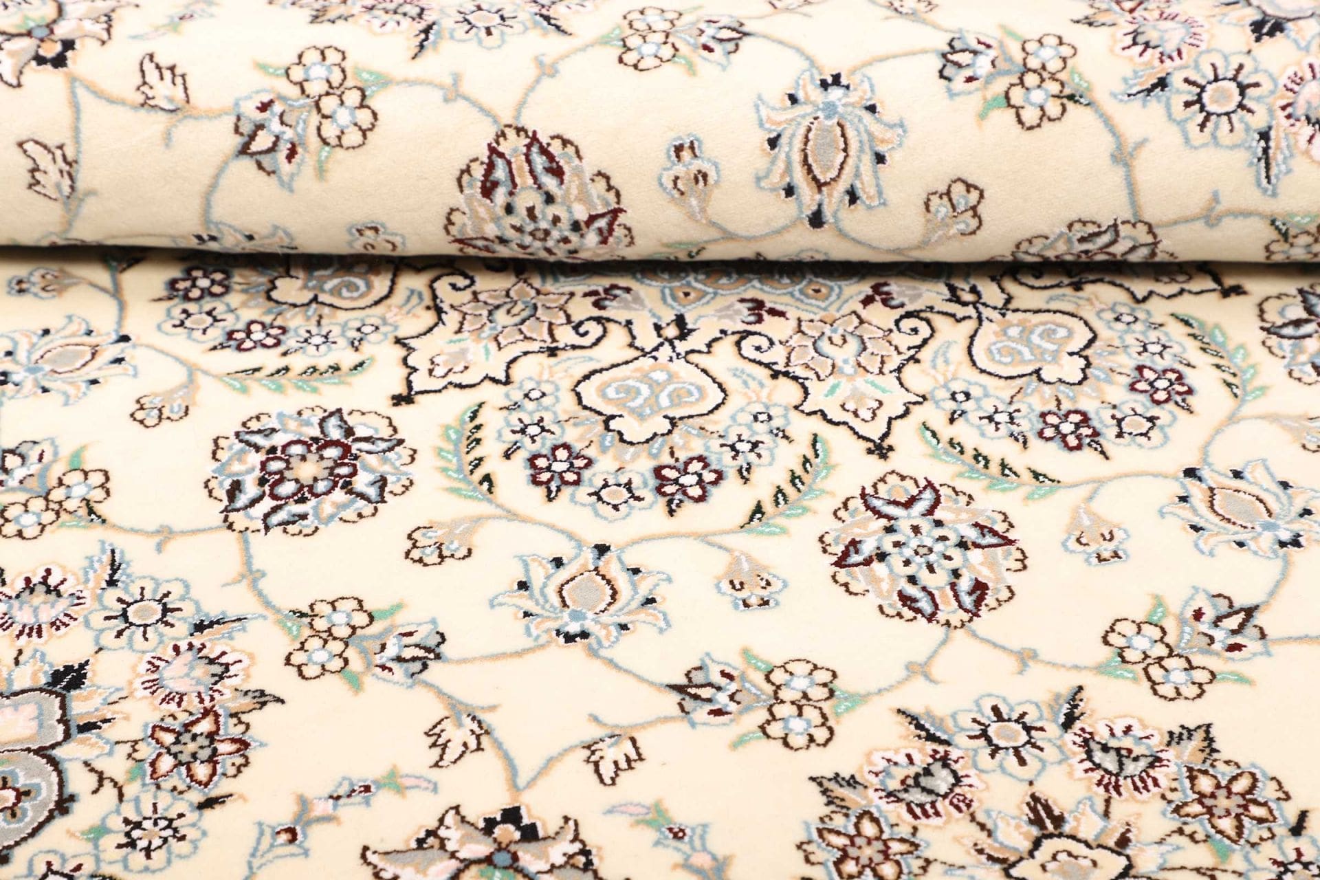Nain Perserteppich aus Iran, 208 × 205 cm