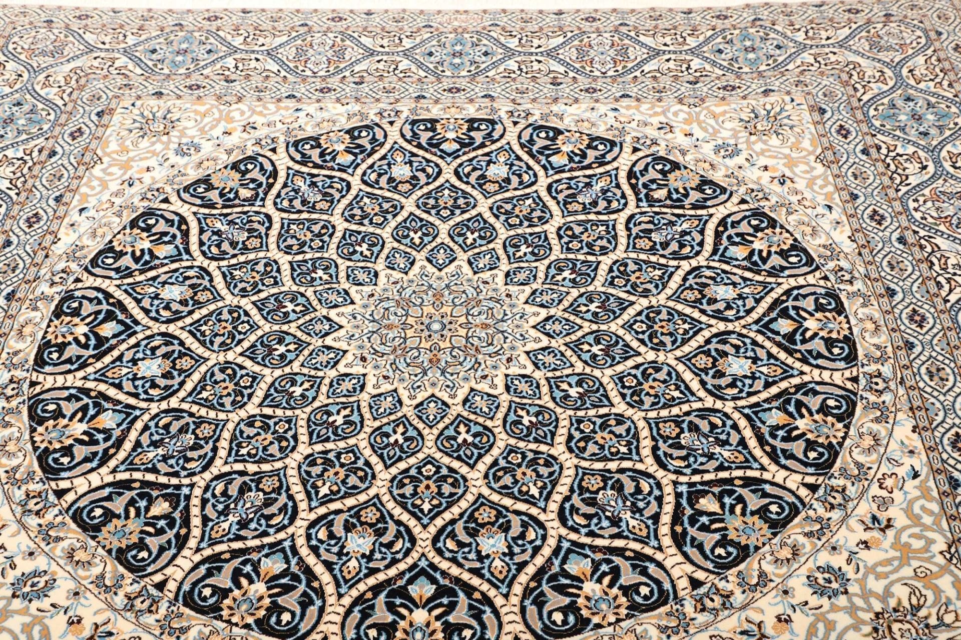 Handgeknüpfter Nain Perserteppich, 210 × 205 cm, Wolle