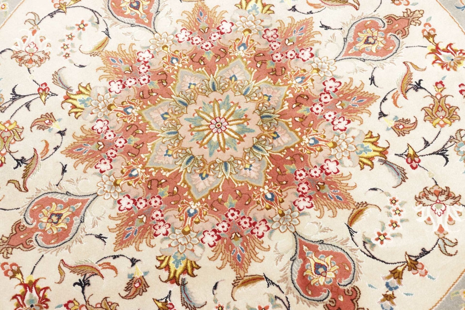 Täbriz Perserteppich 158 × 155 cm aus Wolle, handgeknüpft