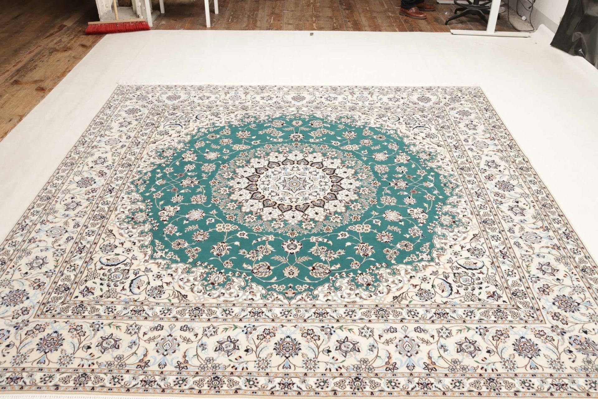 Nain Perserteppich 256 × 248 cm aus Wolle, handgeknüpft