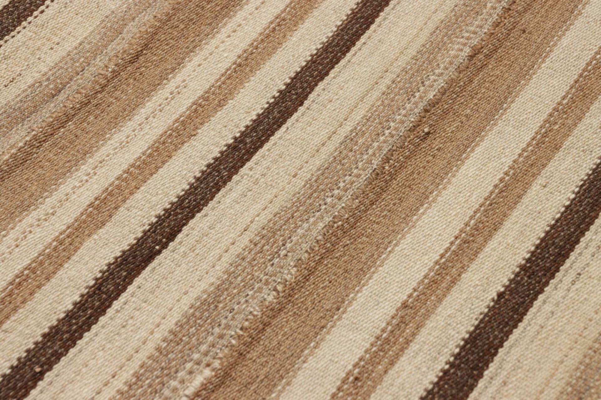 Kelim Perserteppich aus Iran, 311 × 331 cm