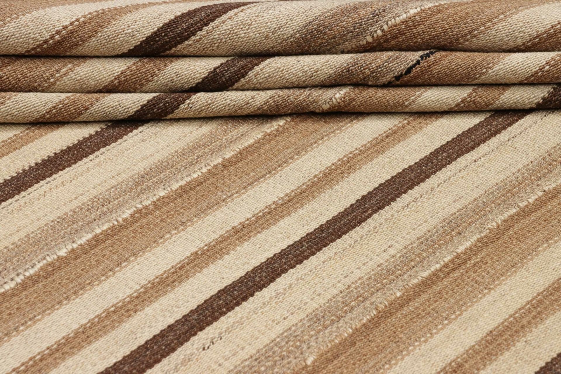 Kelim Perserteppich aus Iran, 311 × 331 cm
