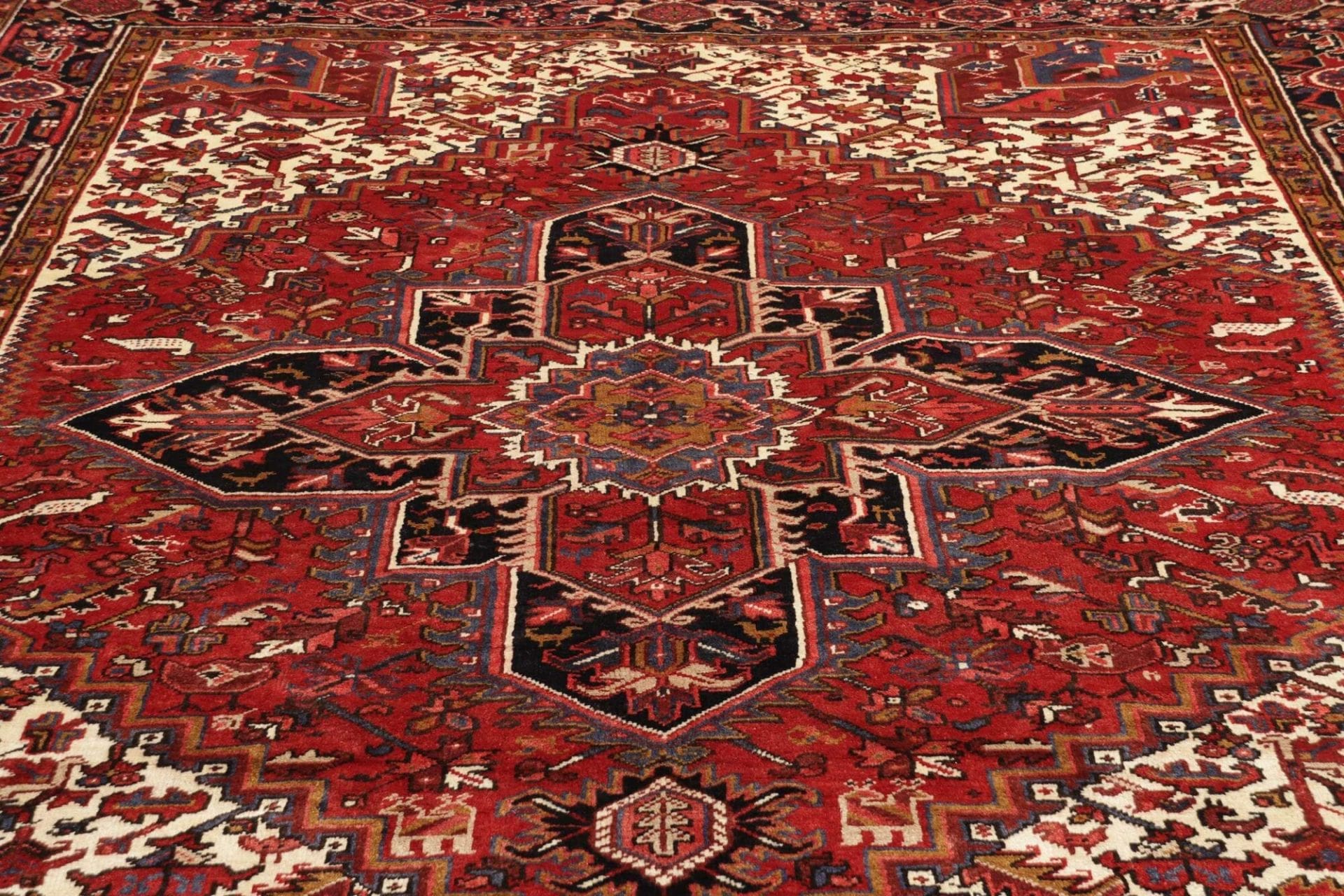 Heriz Perserteppich aus Iran, 253 × 285 cm