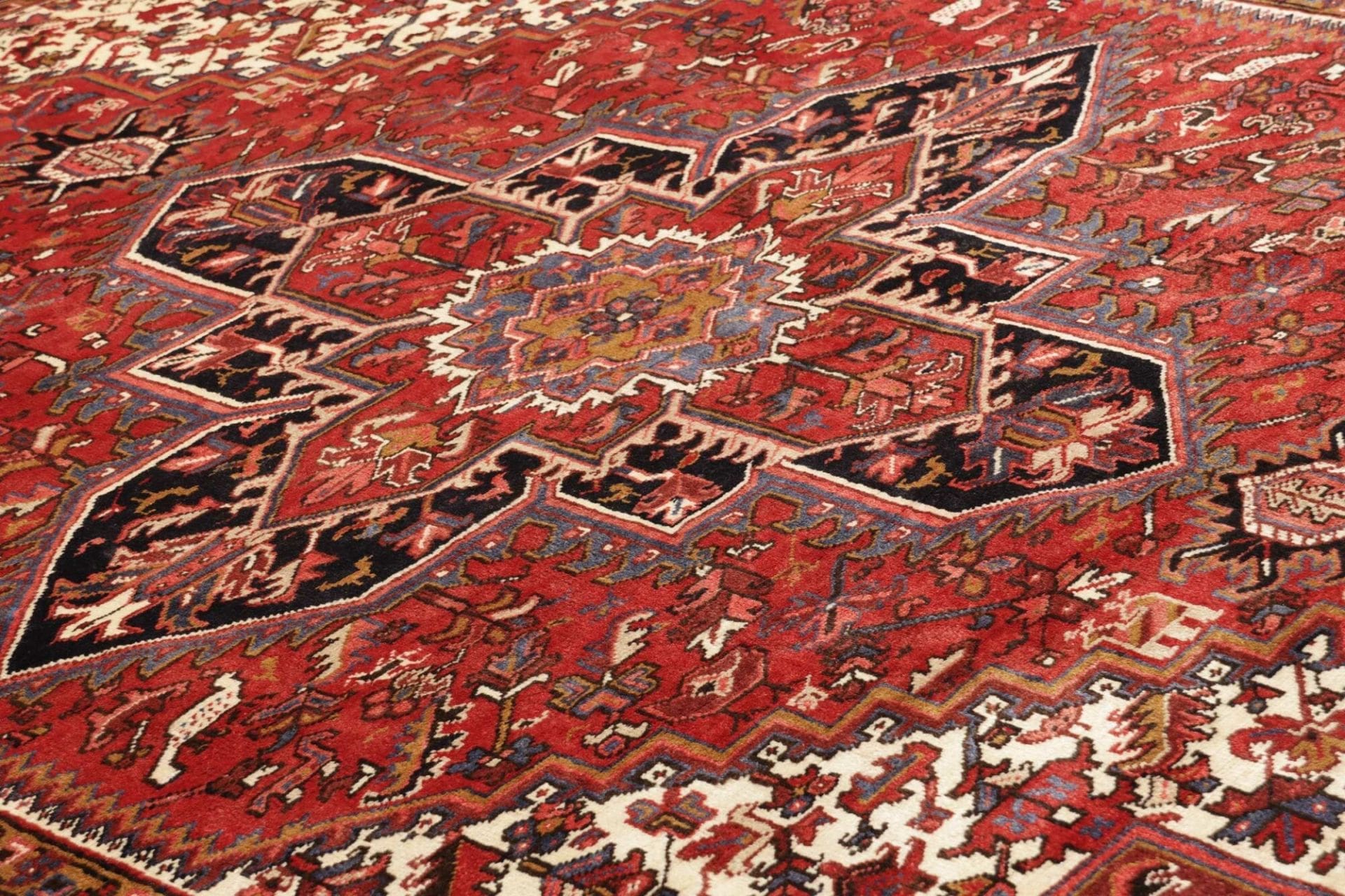 Heriz Perserteppich aus Iran, 253 × 285 cm