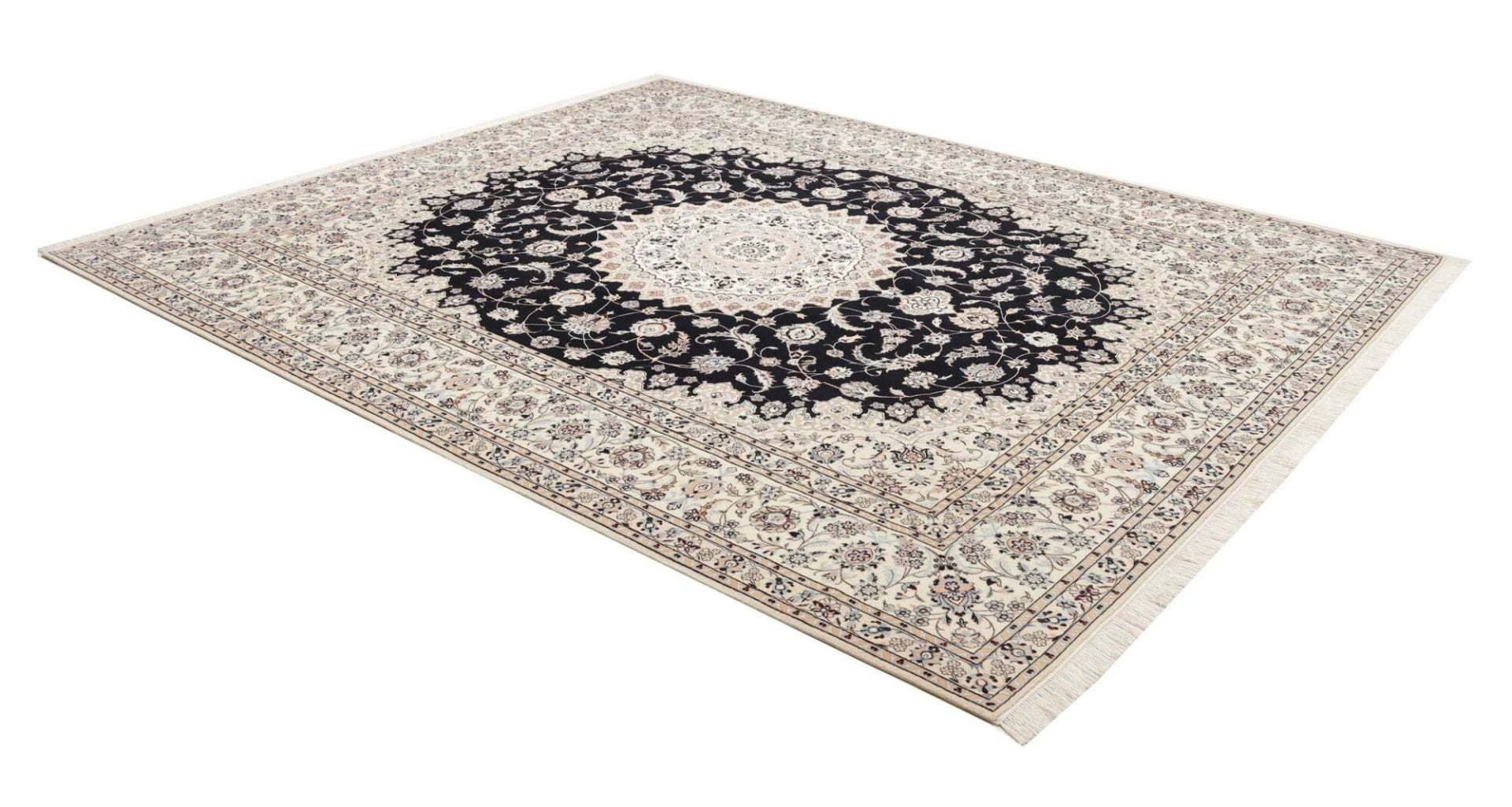 Handgeknüpfter Nain Perserteppich 262 × 310 cm