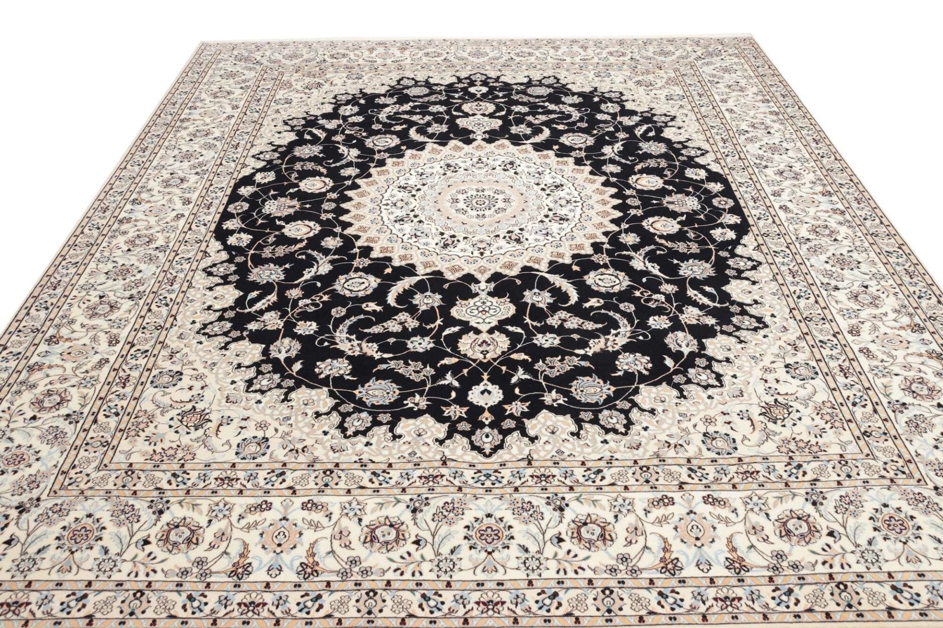 Handgeknüpfter Nain Perserteppich 262 × 310 cm
