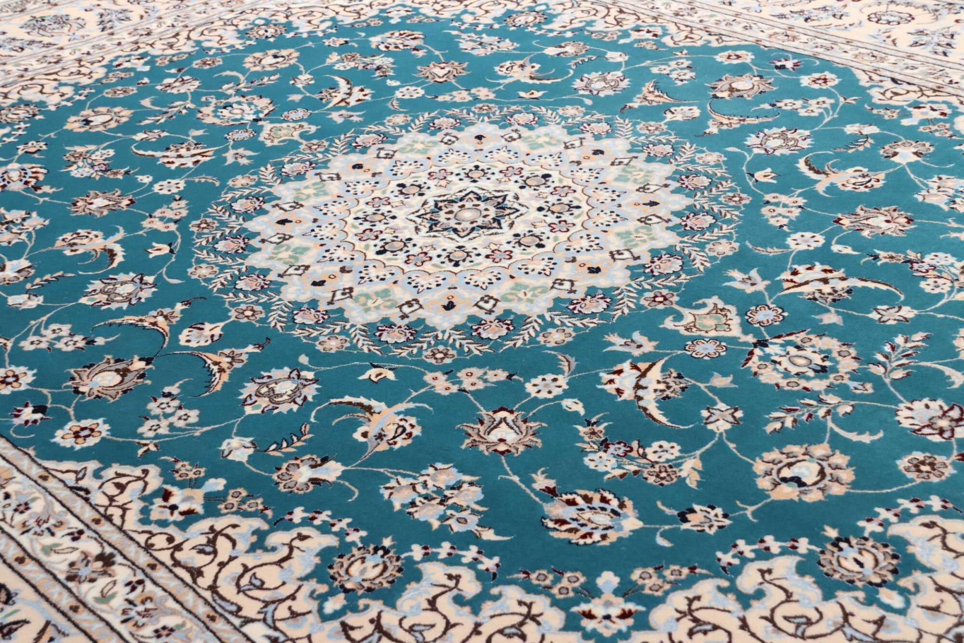 Handgeknüpfter Nain Perserteppich, 210 × 250 cm, Wolle