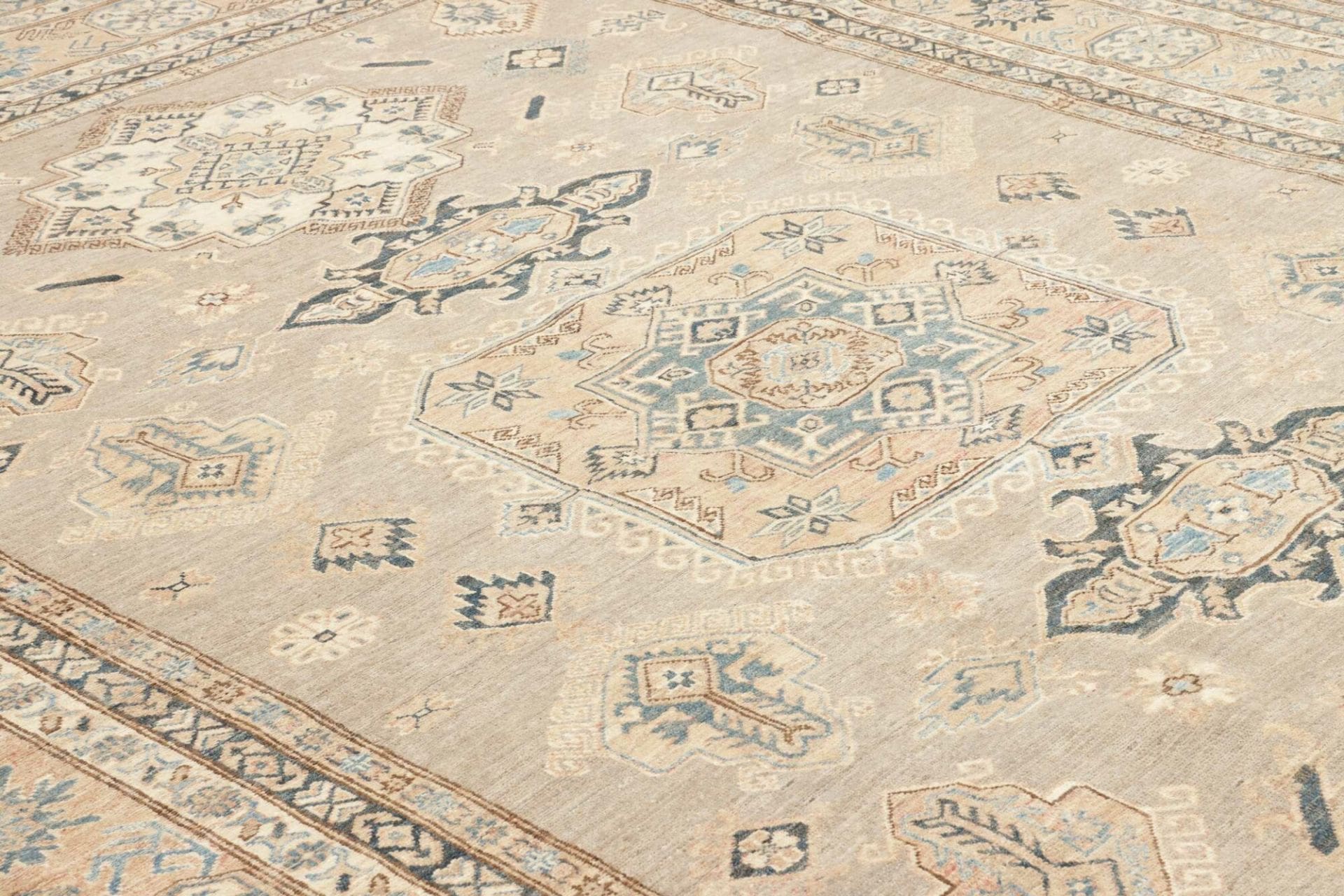 kazak-teppich-253-x-301-cm-geometrisches-muster-handgeknupft-6 Handgeknüpfter Kazak Orientteppich 253 × 301 cm