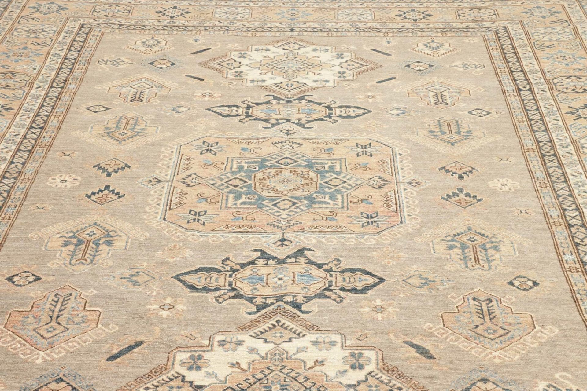 kazak-teppich-253-x-301-cm-geometrisches-muster-handgeknupft-7 Handgeknüpfter Kazak Orientteppich 253 × 301 cm