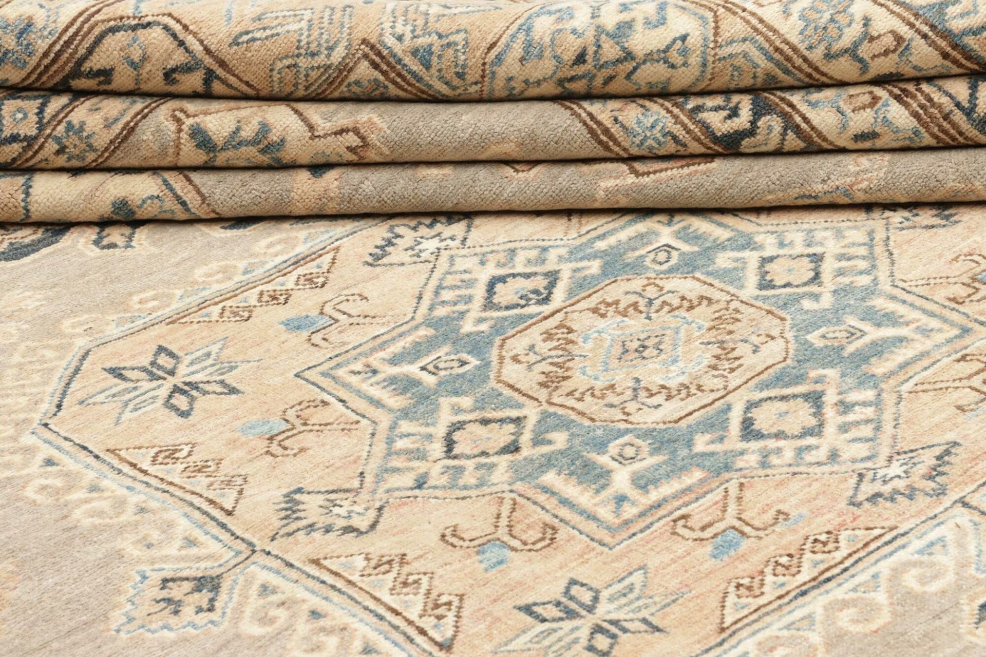kazak-teppich-253-x-301-cm-geometrisches-muster-handgeknupft-9 Handgeknüpfter Kazak Orientteppich 253 × 301 cm