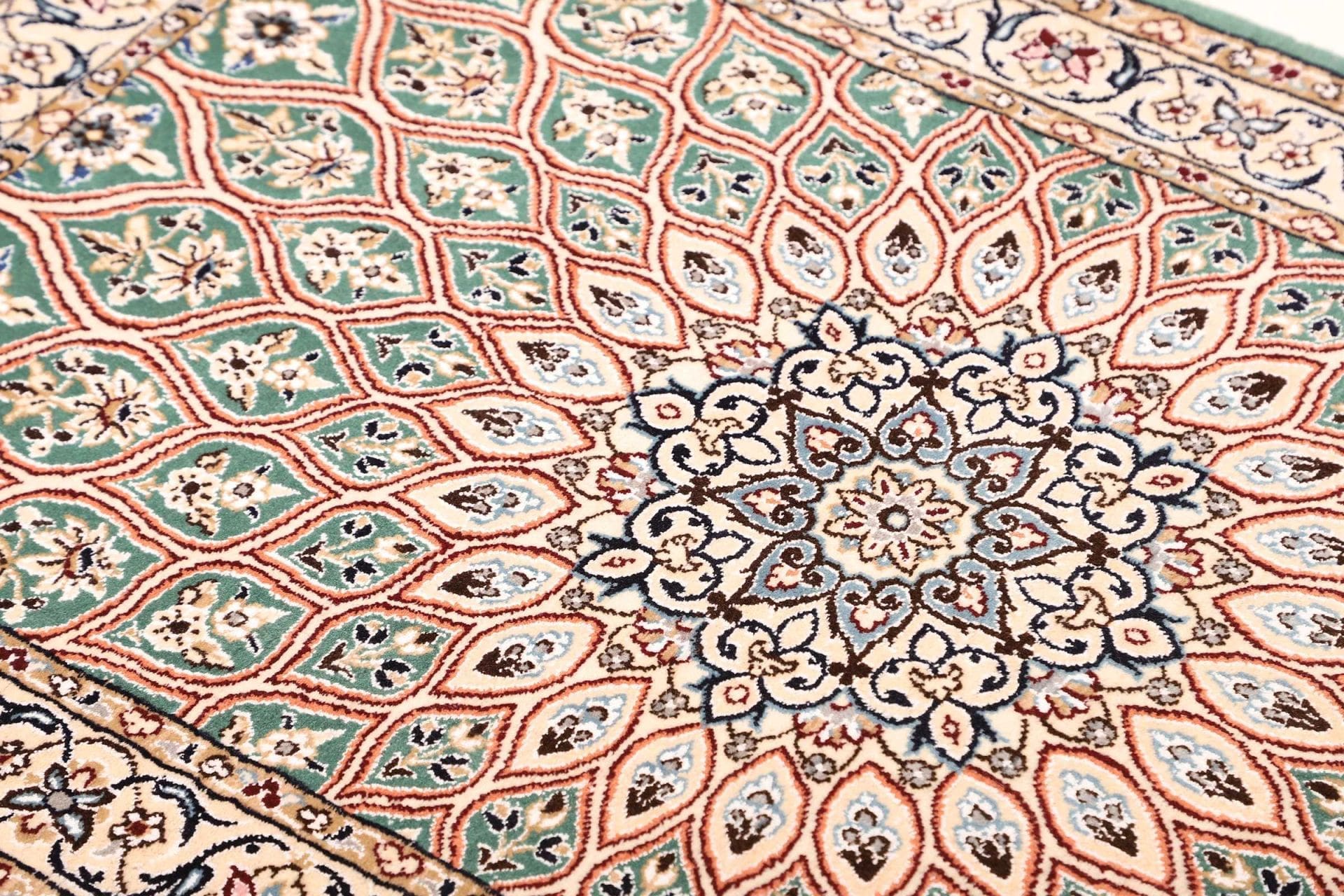 Nain Perserteppich 84 × 126 cm aus Wolle, handgeknüpft