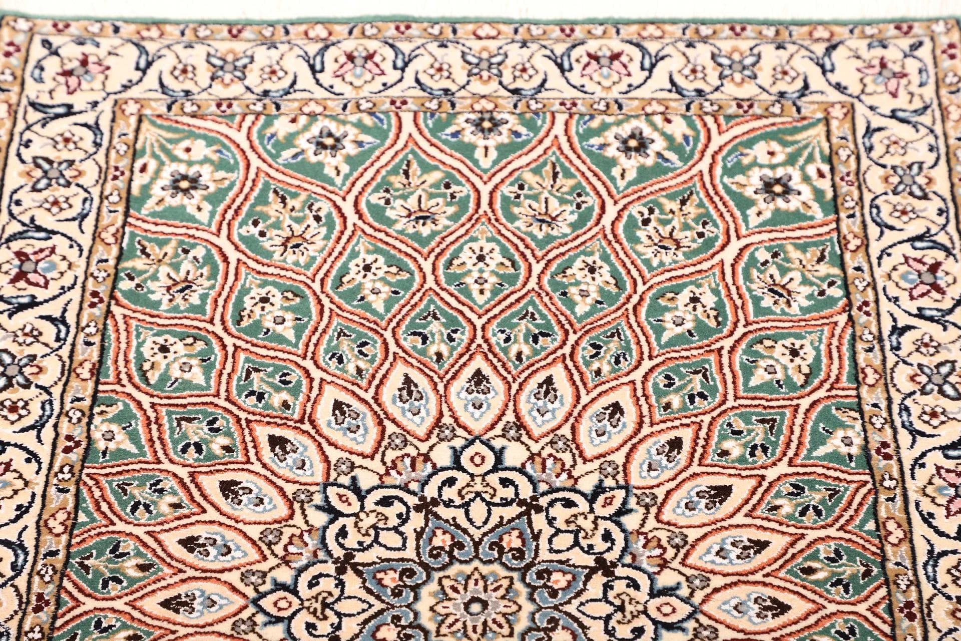Nain Perserteppich 84 × 126 cm aus Wolle, handgeknüpft