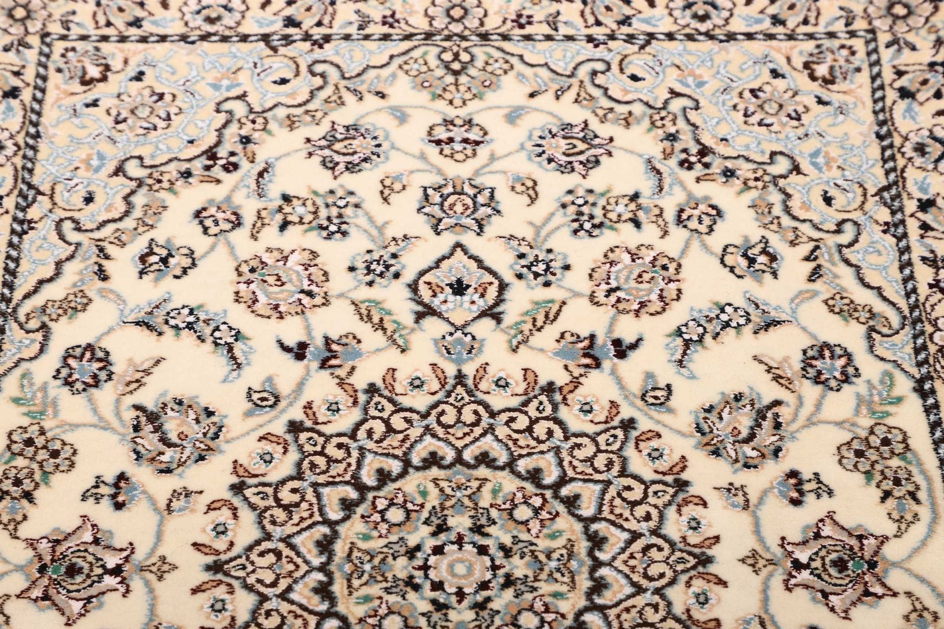 Handgeknüpfter Nain Perserteppich, 84 × 122 cm, Wolle