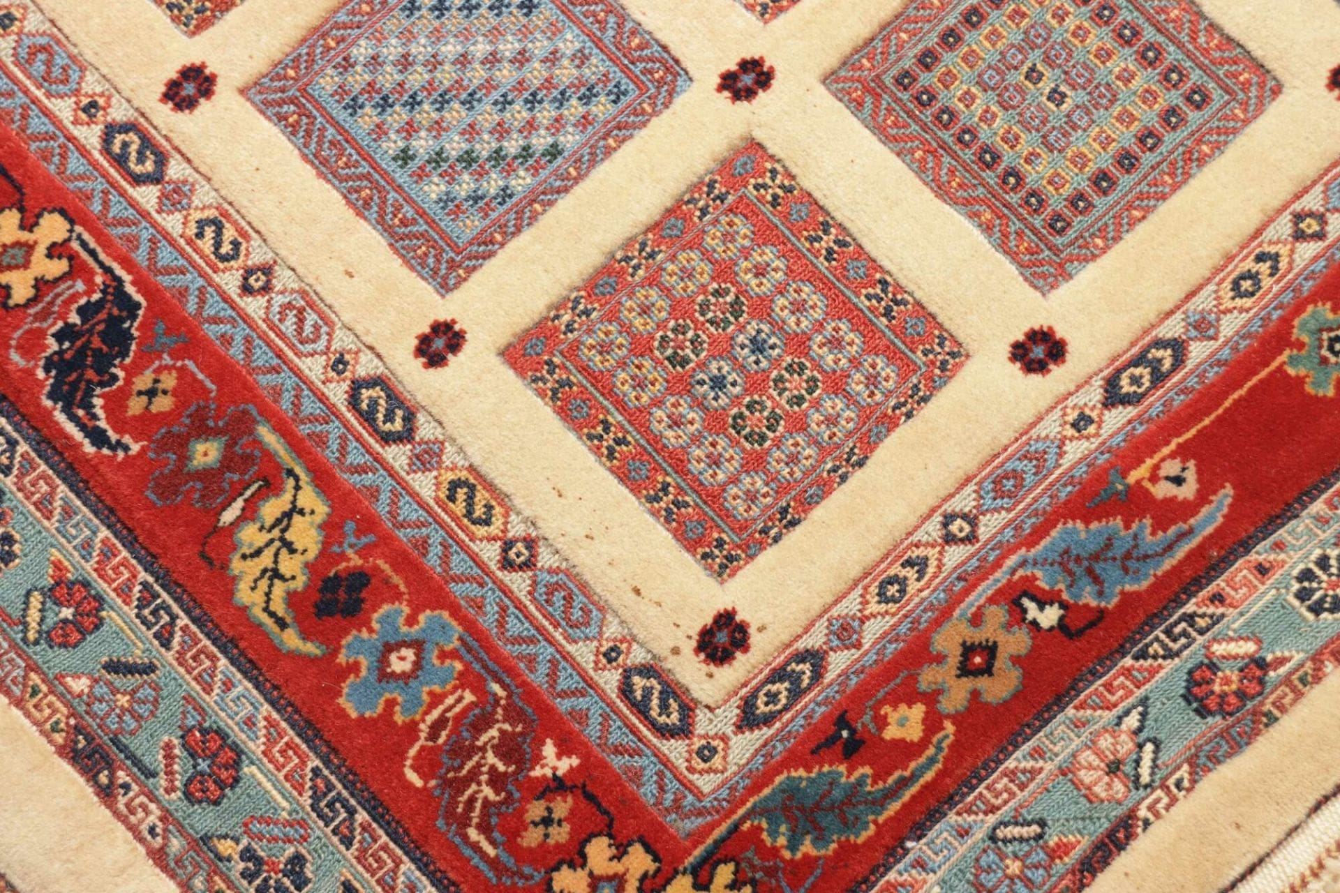 Nain Perserteppich aus Iran, 106 × 129 cm