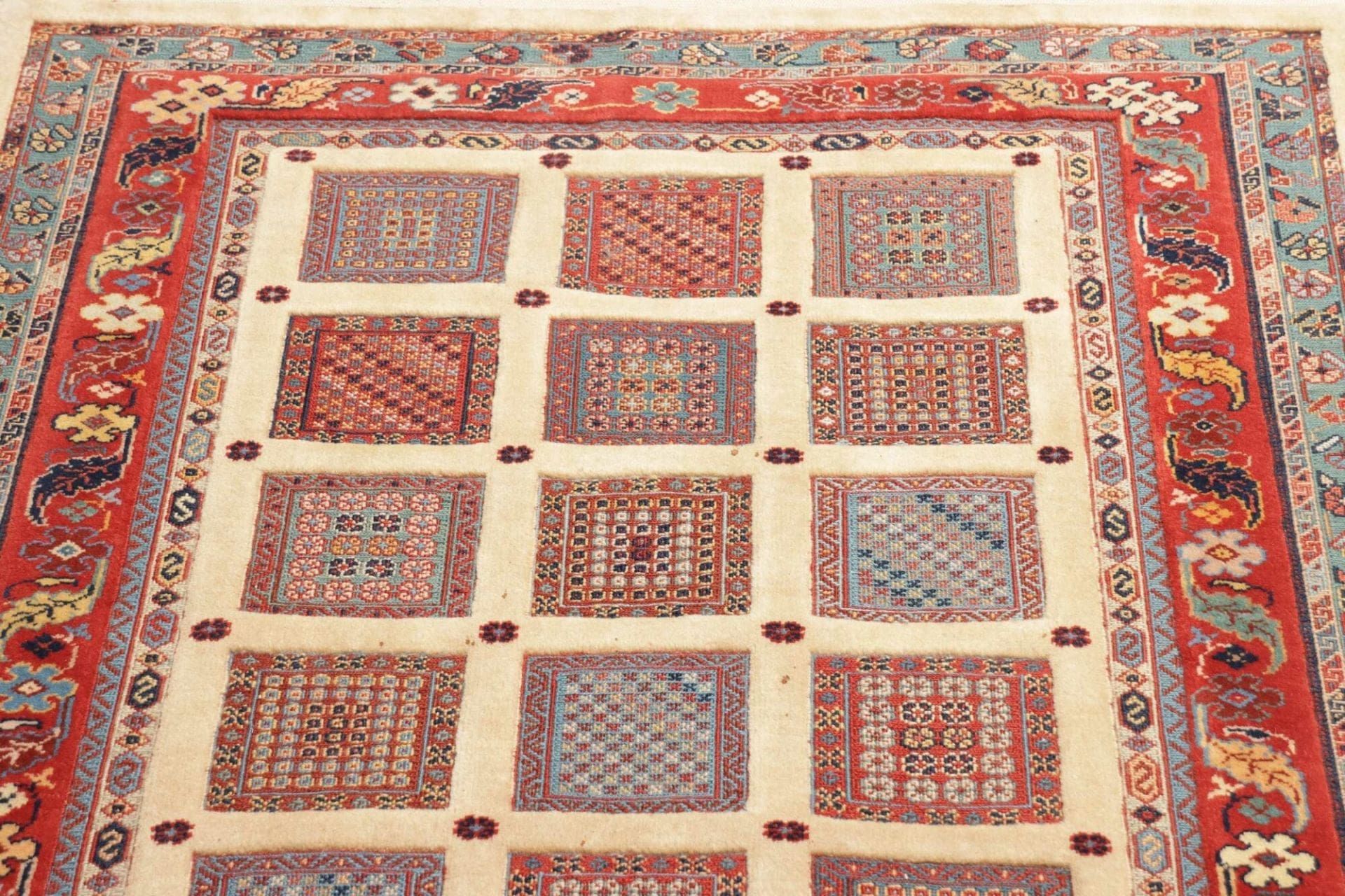 Nain Perserteppich aus Iran, 106 × 129 cm