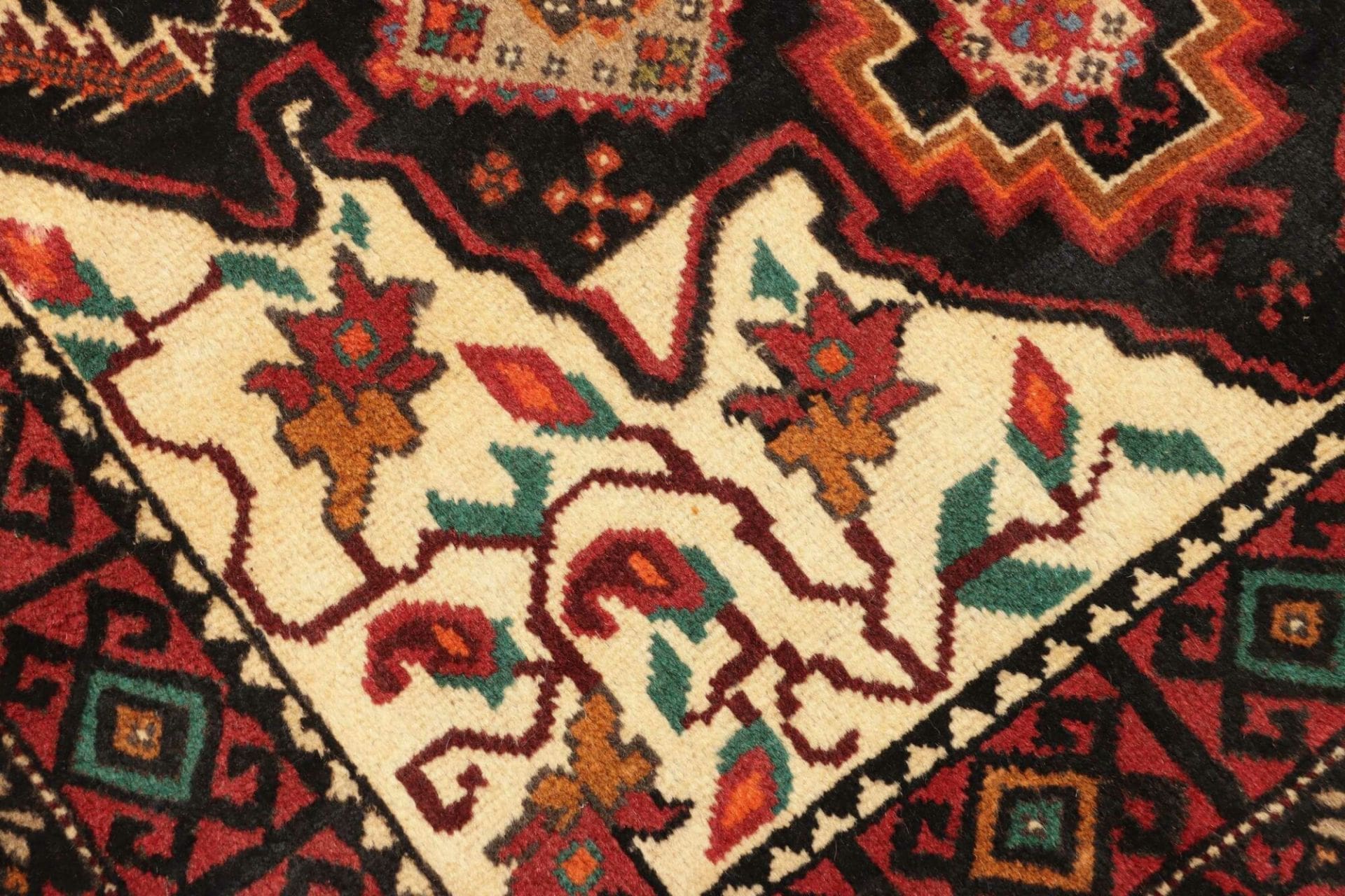 orientteppich-107-x-194cm-aus-schurwolle-handgeknupft-nain-muster-5 Handgeknüpfter Nain Perserteppich 107 × 194 cm