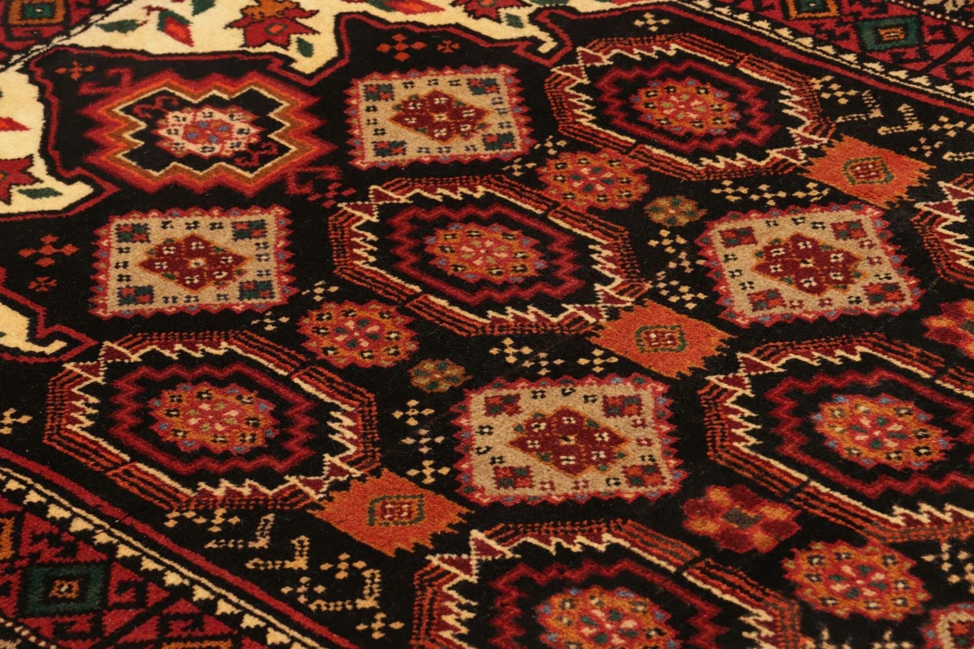 orientteppich-107-x-194cm-aus-schurwolle-handgeknupft-nain-muster-6 Handgeknüpfter Nain Perserteppich 107 × 194 cm