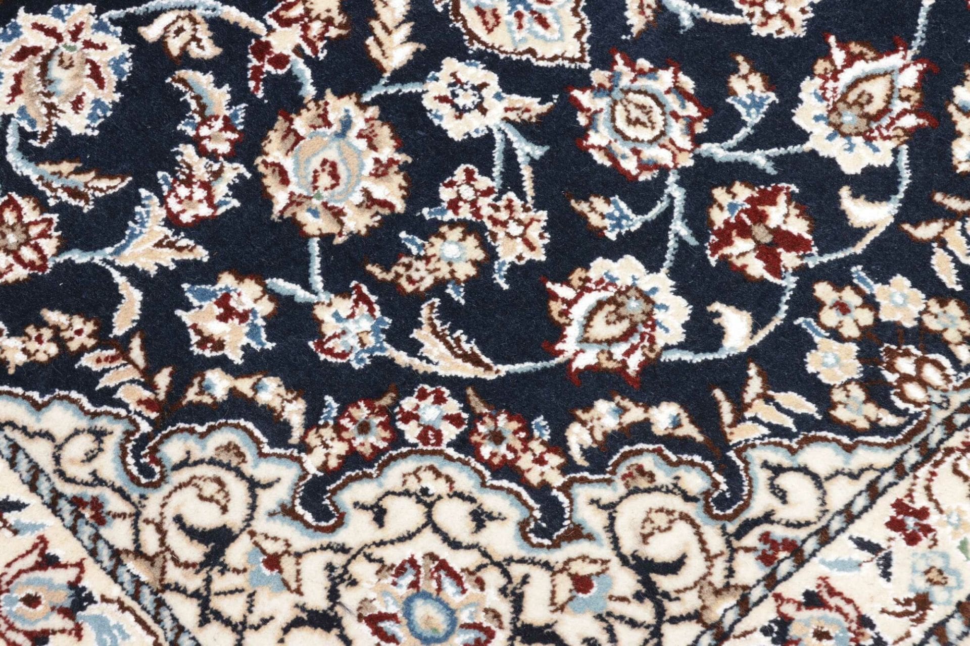 Nain Perserteppich aus Iran, 84 × 119 cm