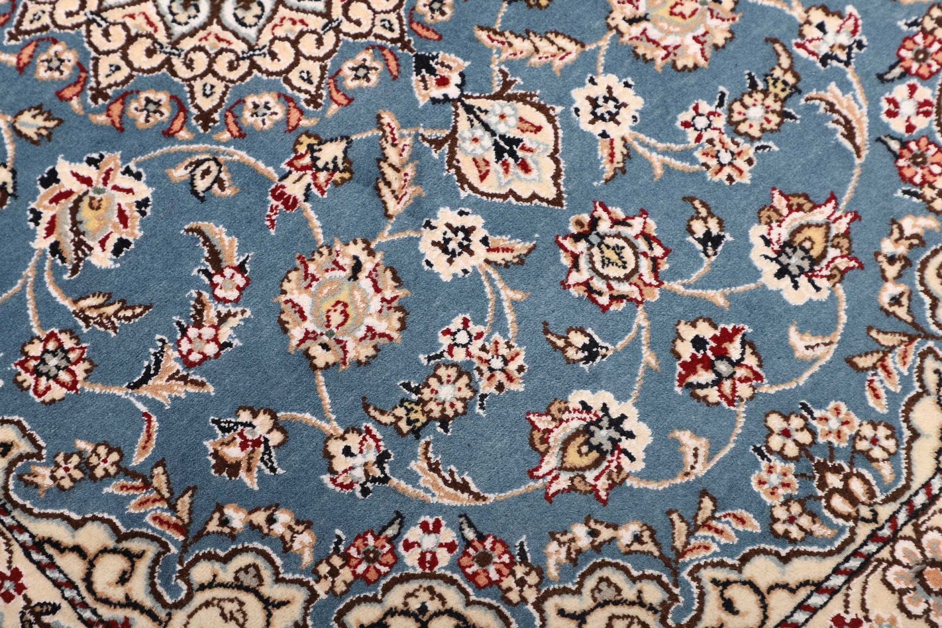 Nain Perserteppich aus Iran, 83 × 118 cm