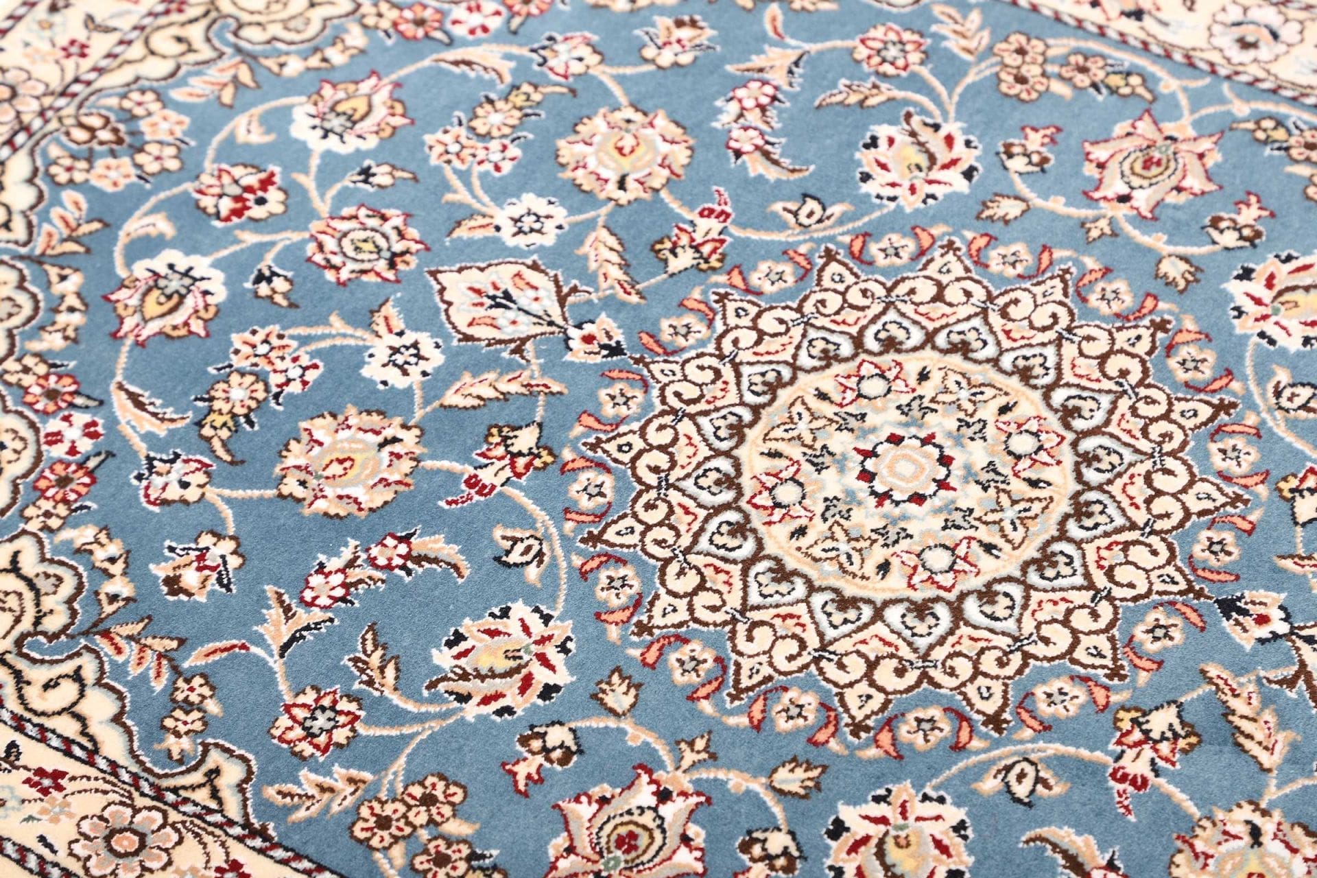 Nain Perserteppich aus Iran, 83 × 118 cm