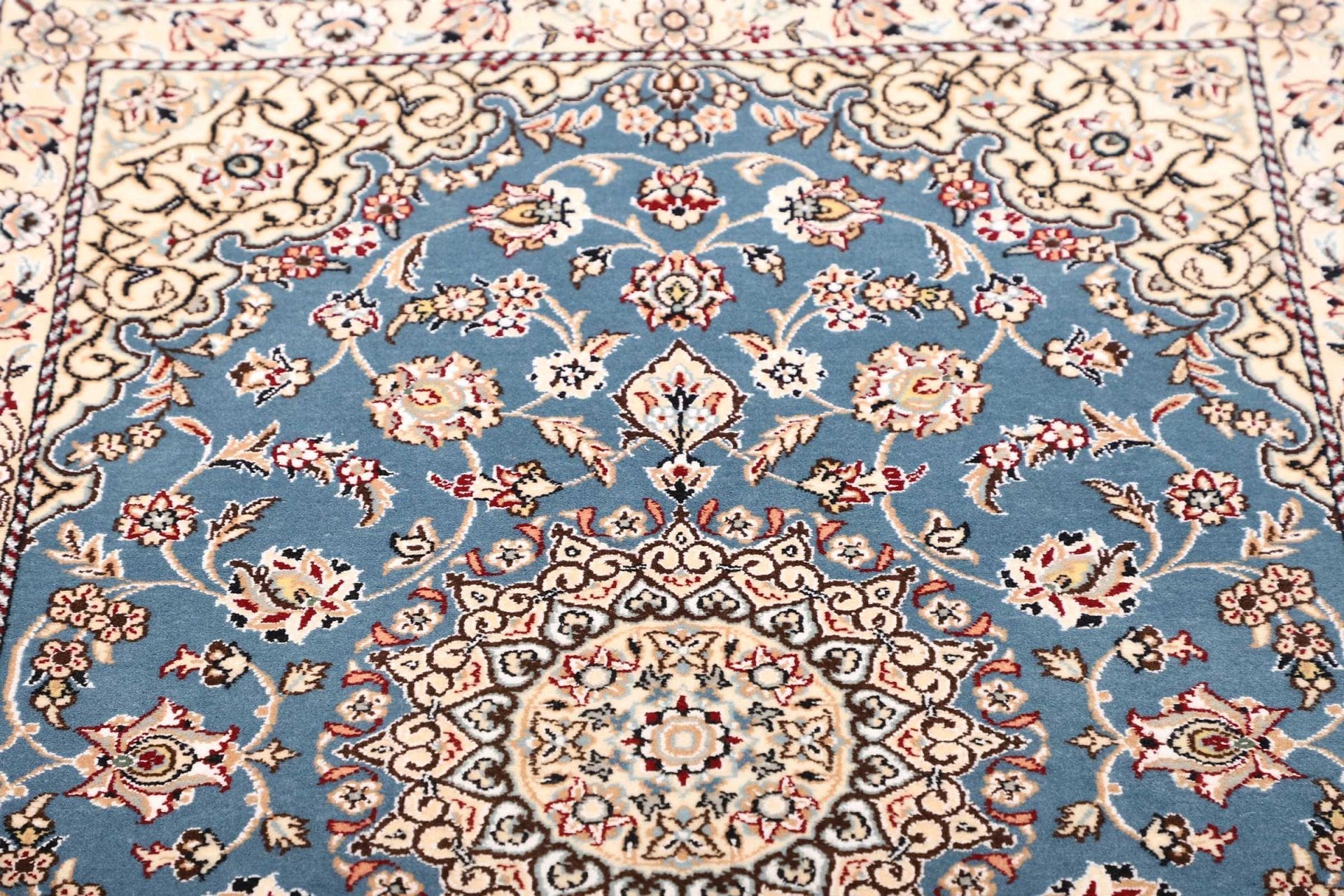 Nain Perserteppich aus Iran, 83 × 118 cm