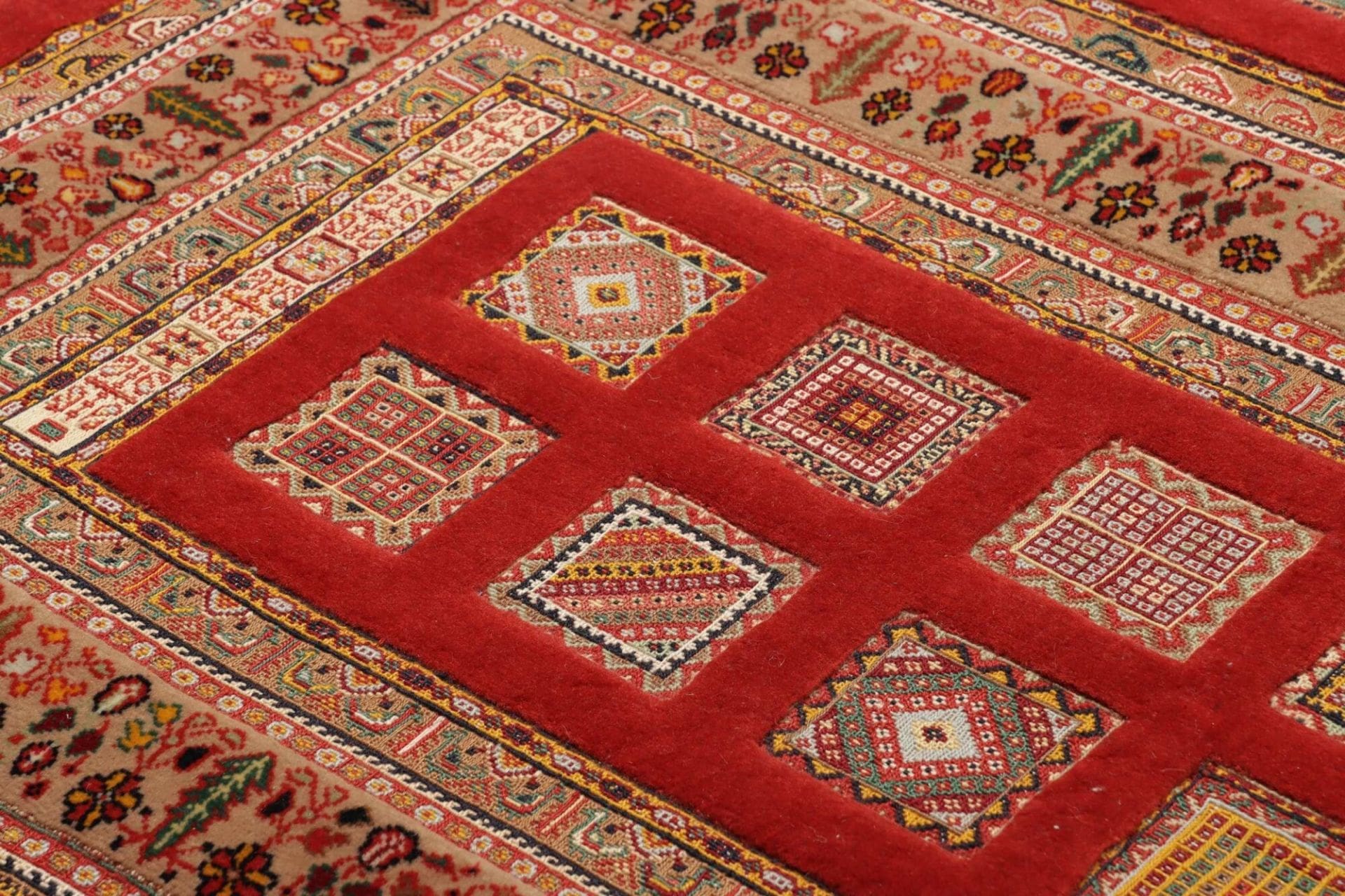Perserteppich aus Iran, 94 × 118 cm