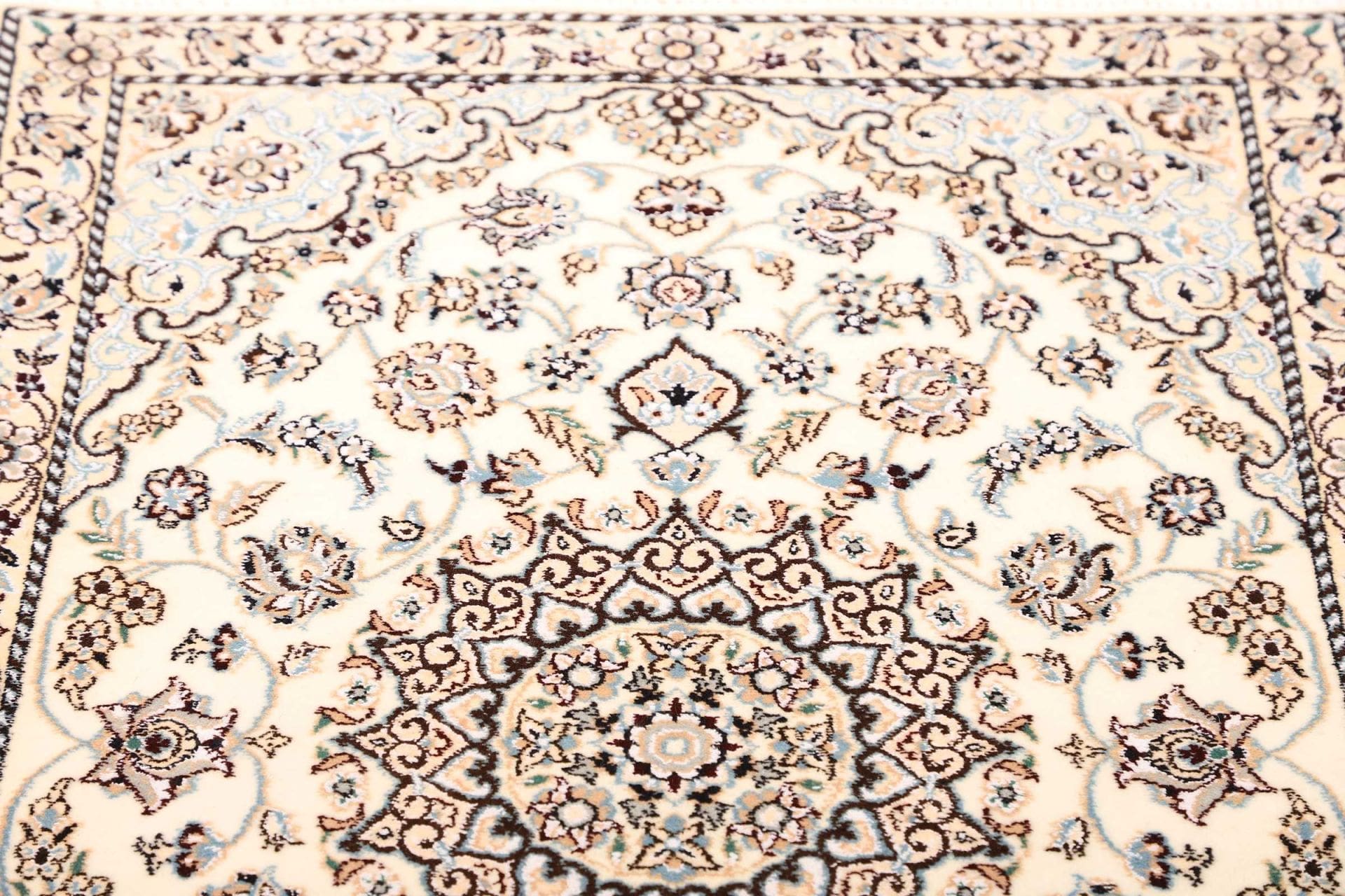 Nain Perserteppich aus Iran, 83 × 124 cm