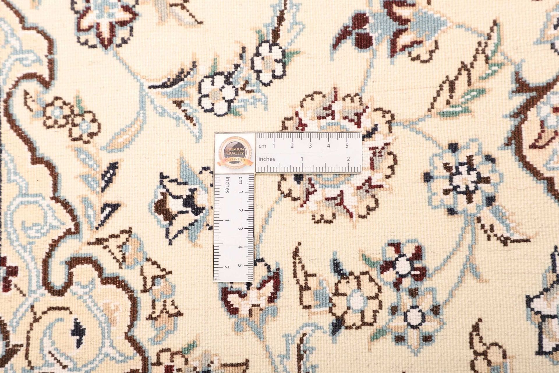 Nain Perserteppich aus Iran, 83 × 124 cm