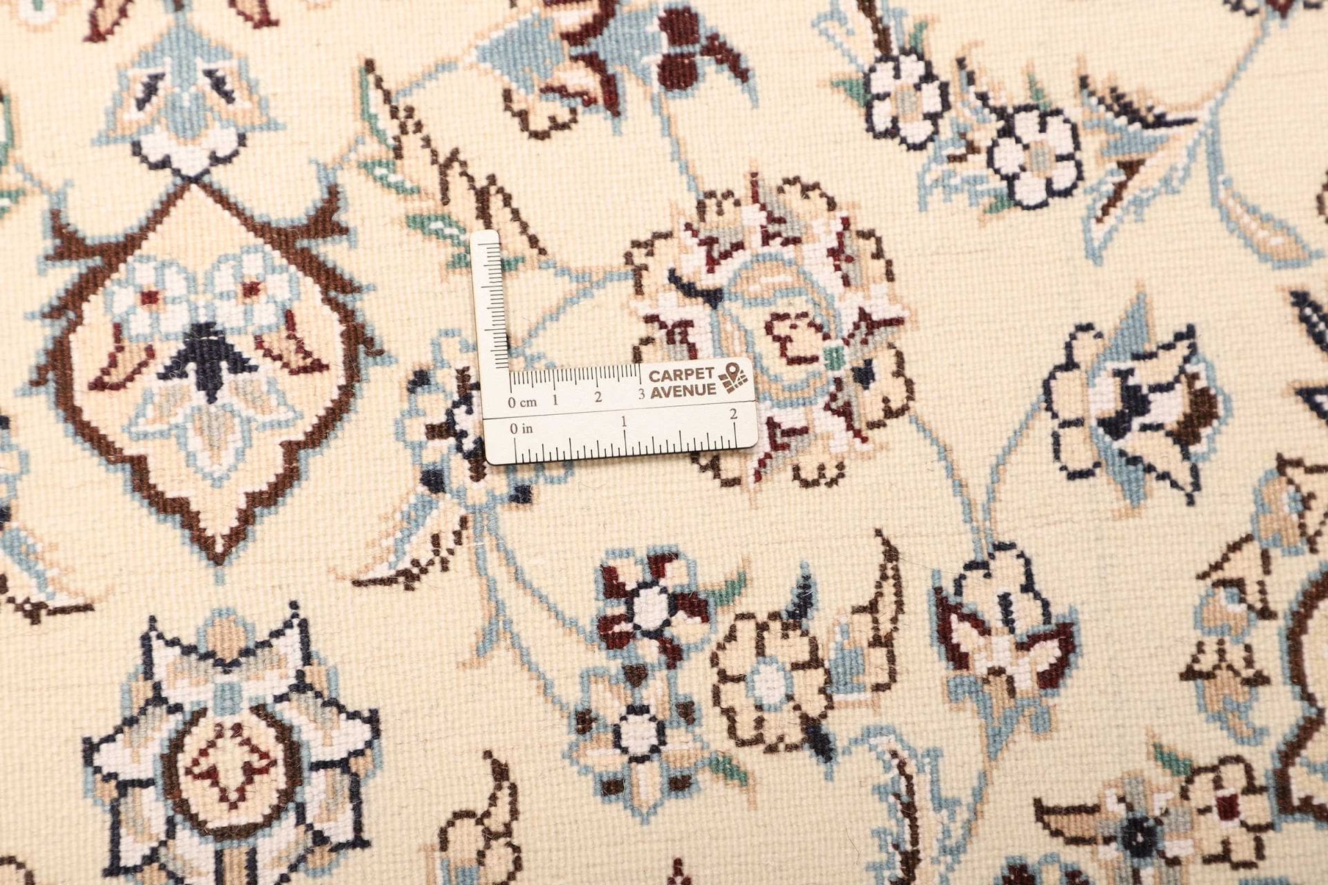 Nain Perserteppich aus Iran, 83 × 124 cm